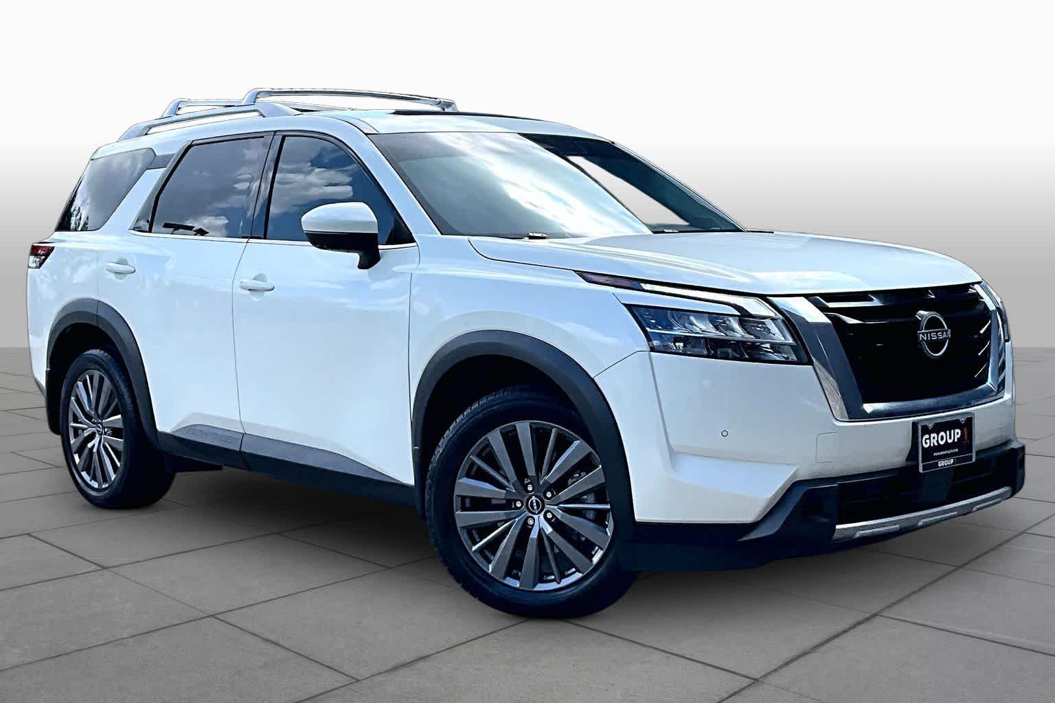 2024 Nissan Pathfinder SL Pearl White Tricoat at AutoNation USA Katy