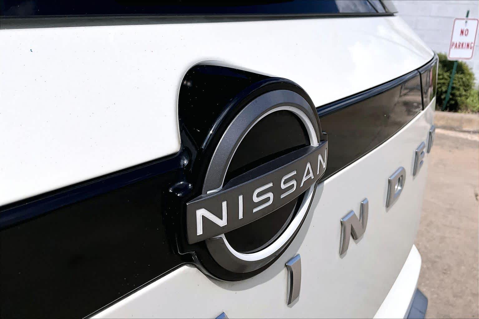 2024 Nissan Pathfinder SL Pearl White Tricoat at AutoNation USA Katy
