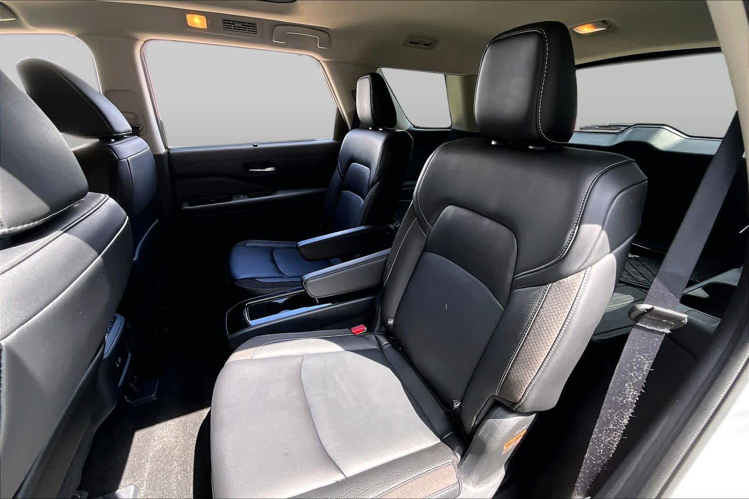 2024 Nissan Pathfinder SL Pearl White Tricoat at AutoNation USA Katy