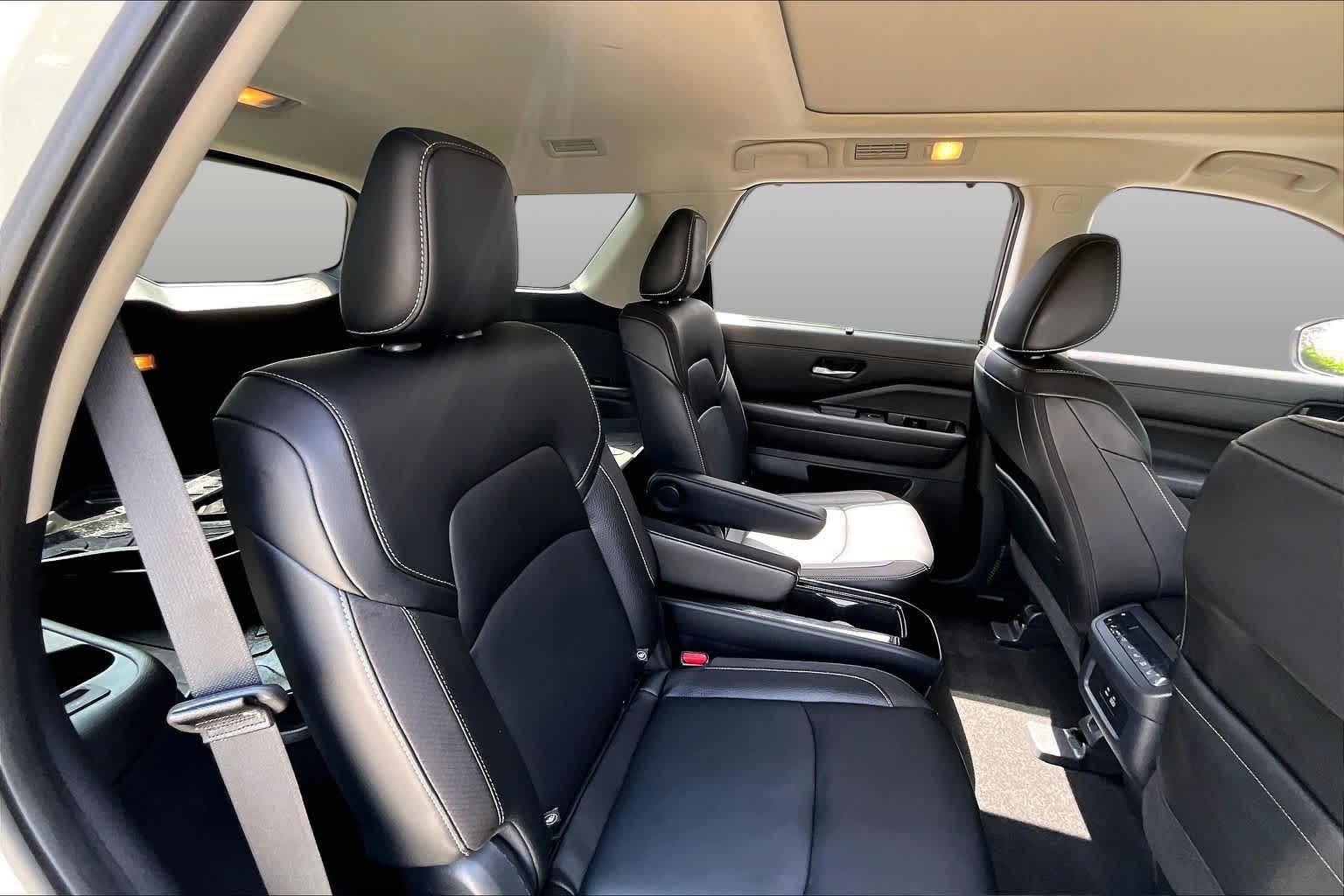 2024 Nissan Pathfinder SL Pearl White Tricoat at AutoNation USA Katy