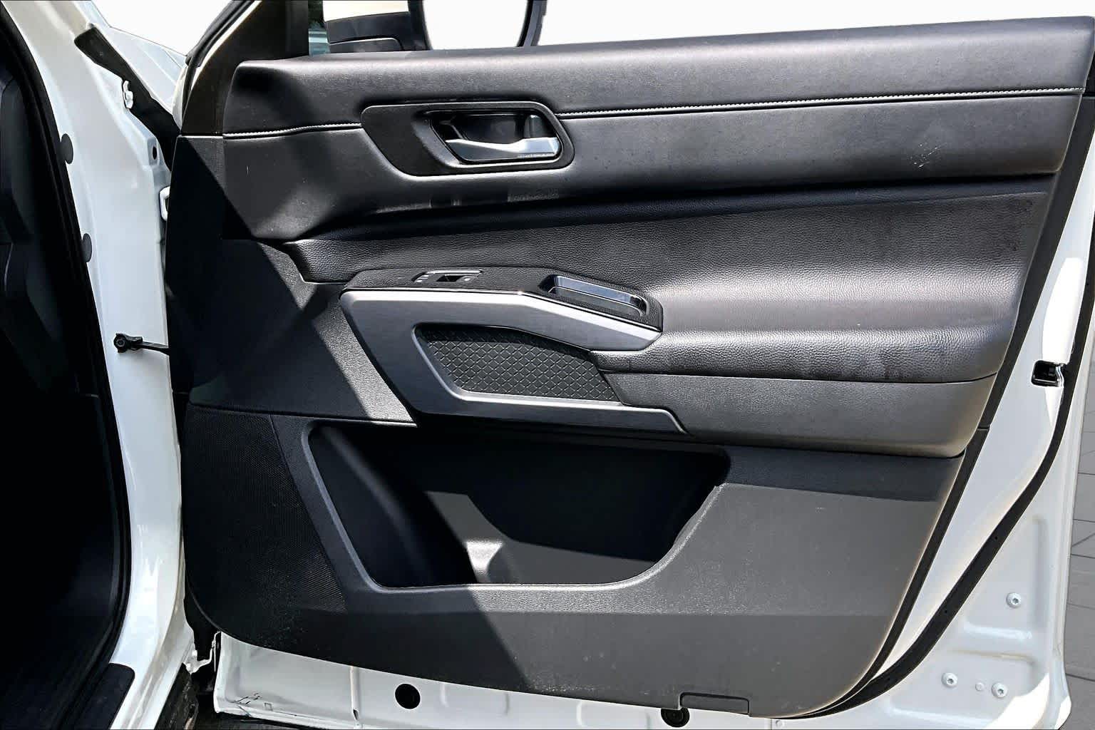 2024 Nissan Pathfinder SL Pearl White Tricoat at AutoNation USA Katy