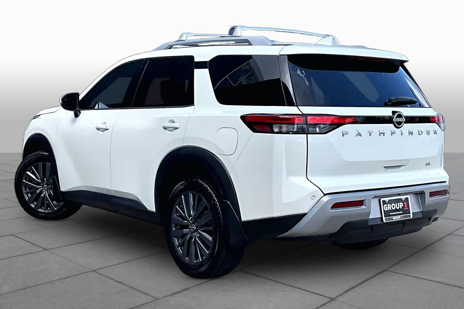 2024 Nissan Pathfinder SL Pearl White Tricoat at AutoNation USA Katy