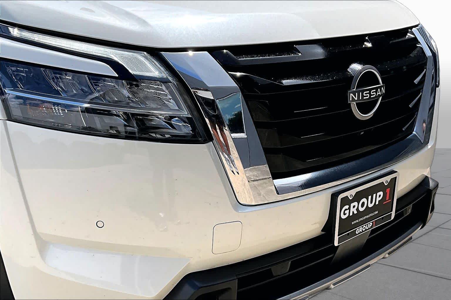 2024 Nissan Pathfinder SL Pearl White Tricoat at AutoNation USA Katy