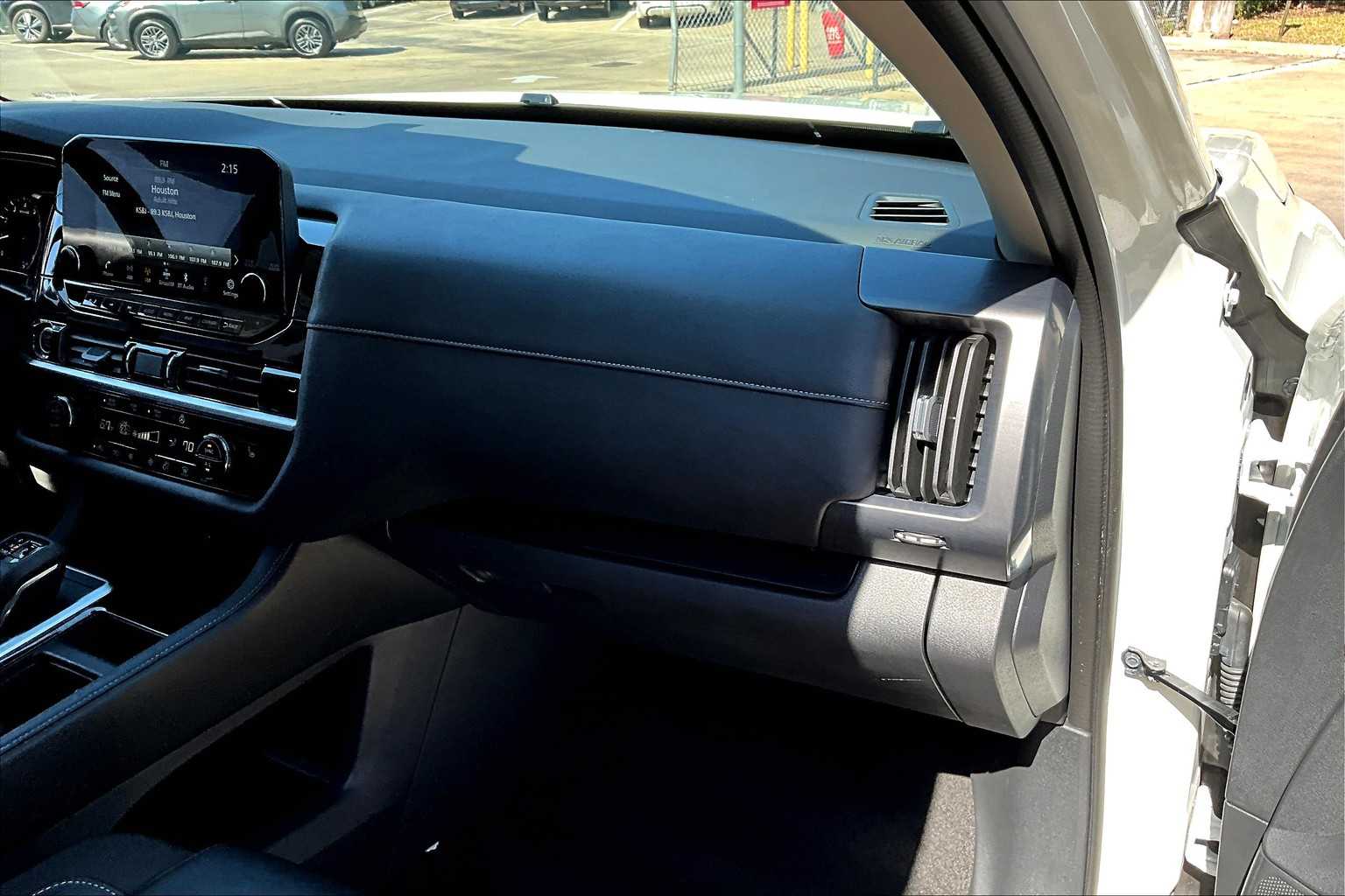 2024 Nissan Pathfinder SL Pearl White Tricoat at Turner Chevrolet