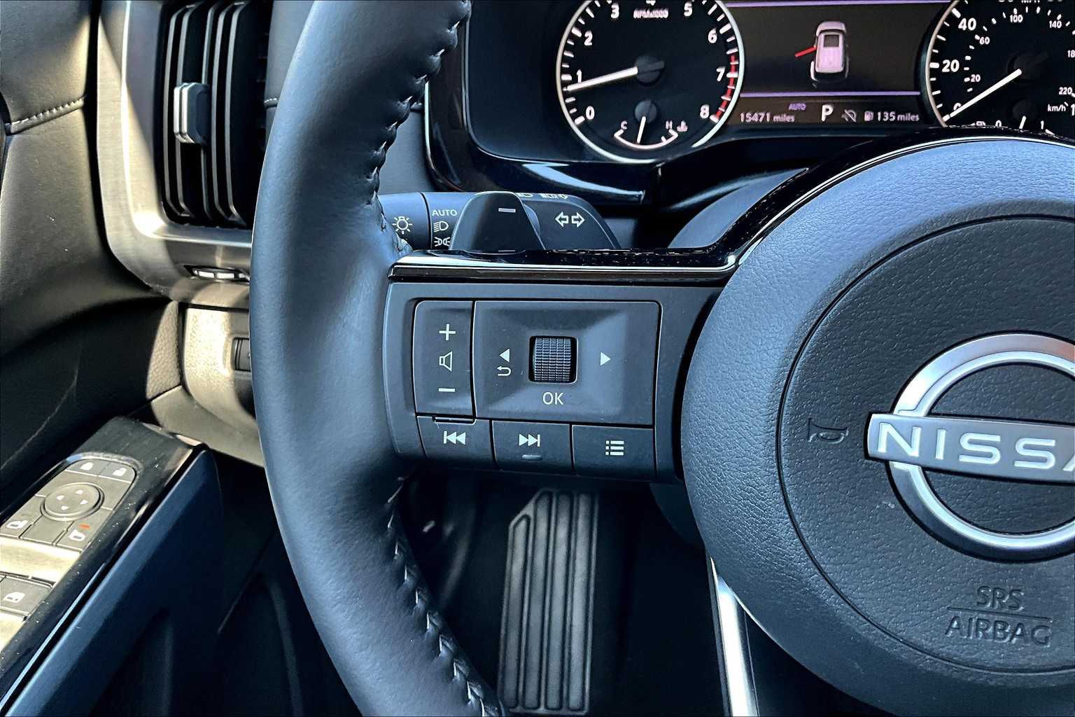 2024 Nissan Pathfinder SL Pearl White Tricoat at Turner Chevrolet