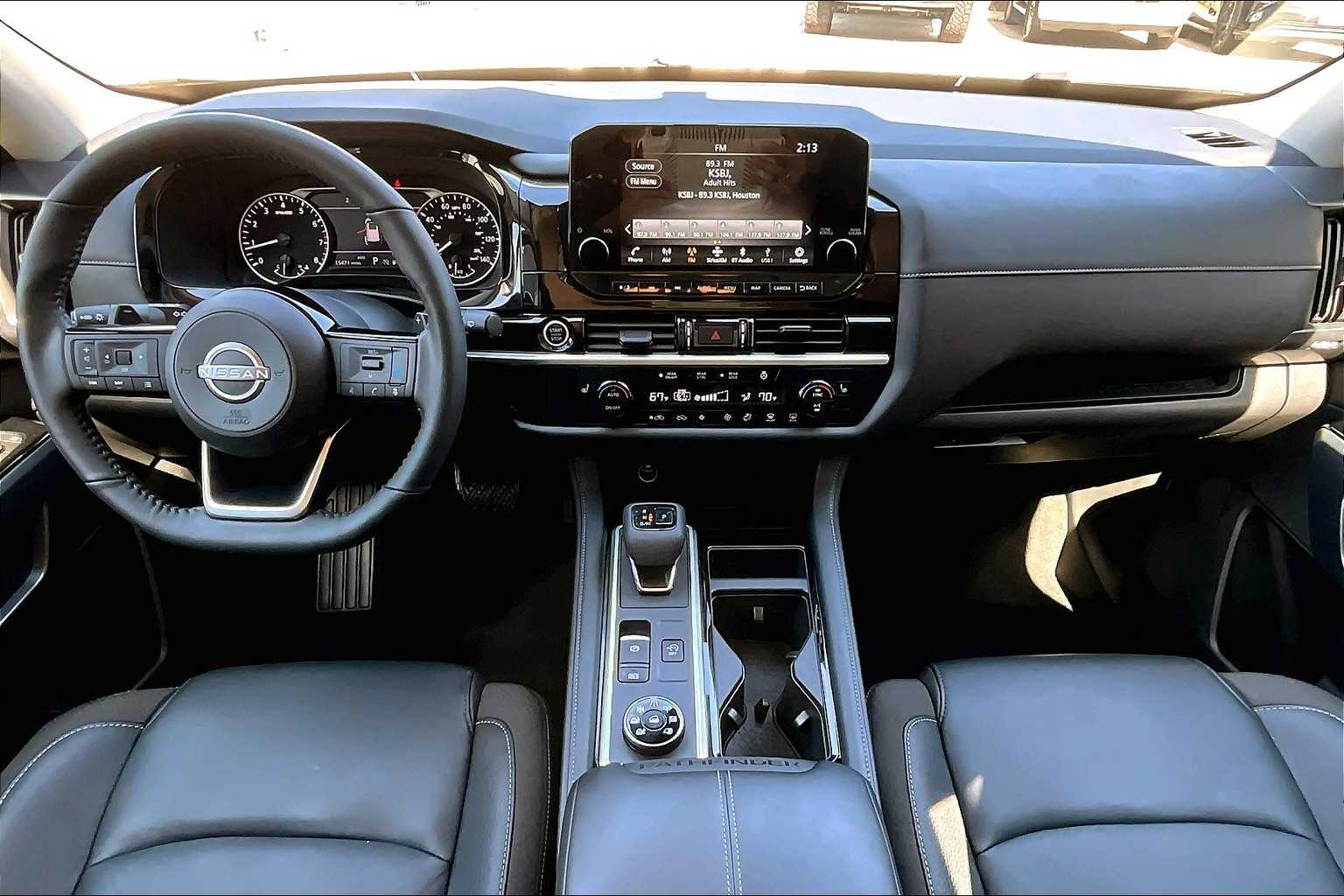 2024 Nissan Pathfinder SL Pearl White Tricoat at Turner Chevrolet