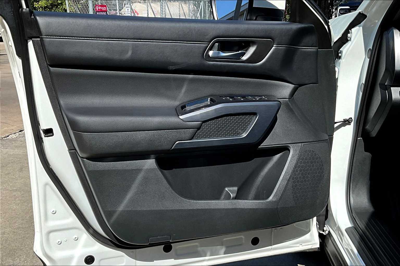 2024 Nissan Pathfinder SL Pearl White Tricoat at Turner Chevrolet