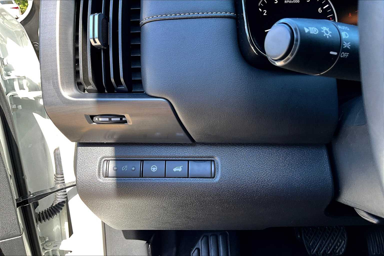 2024 Nissan Pathfinder SL Pearl White Tricoat at Turner Chevrolet