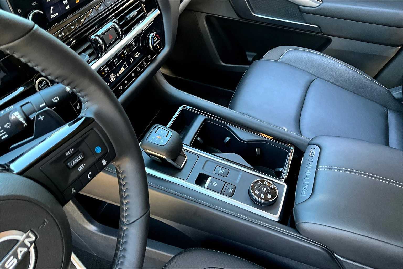 2024 Nissan Pathfinder SL Pearl White Tricoat at Turner Chevrolet