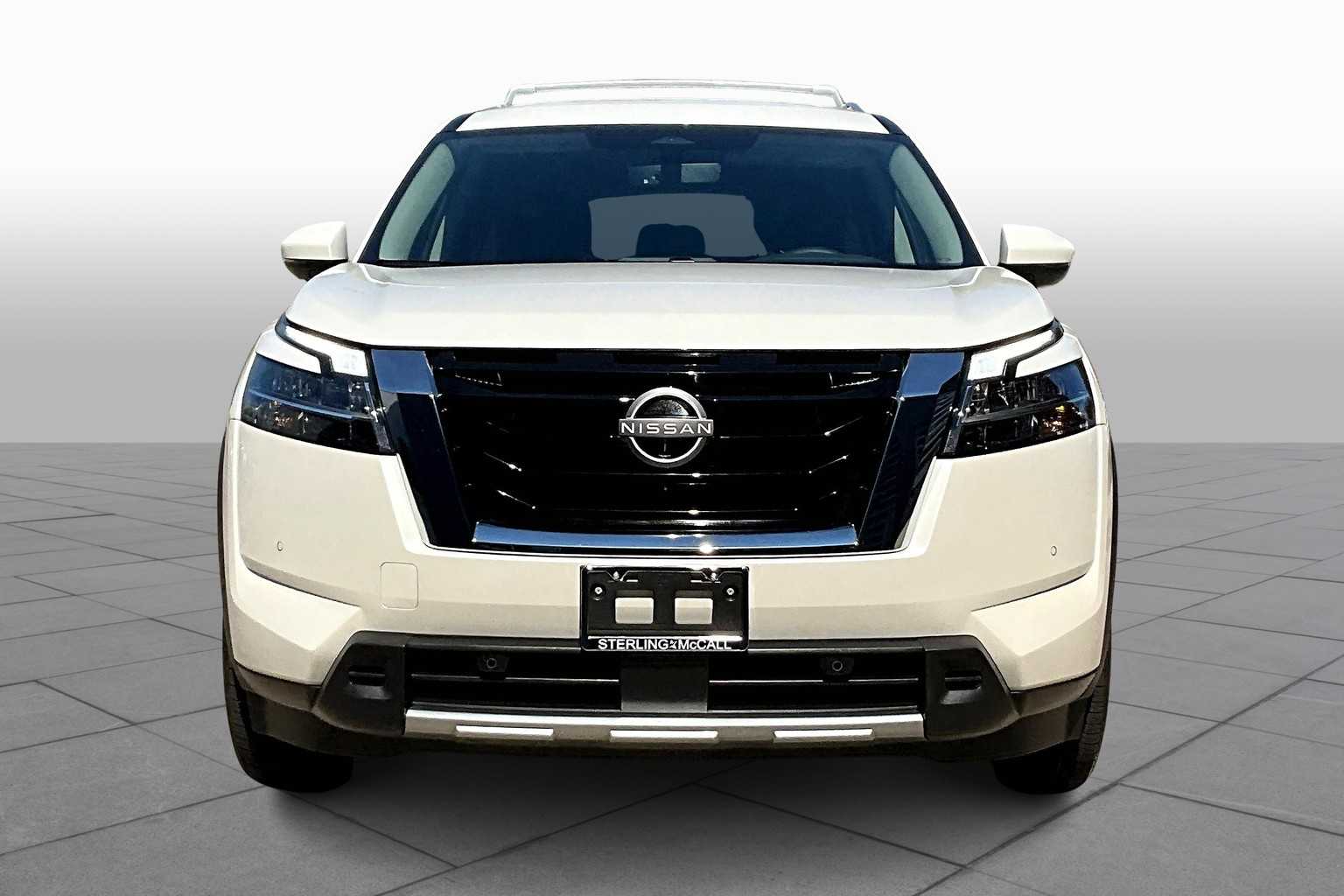 2024 Nissan Pathfinder SL Pearl White Tricoat at Turner Chevrolet
