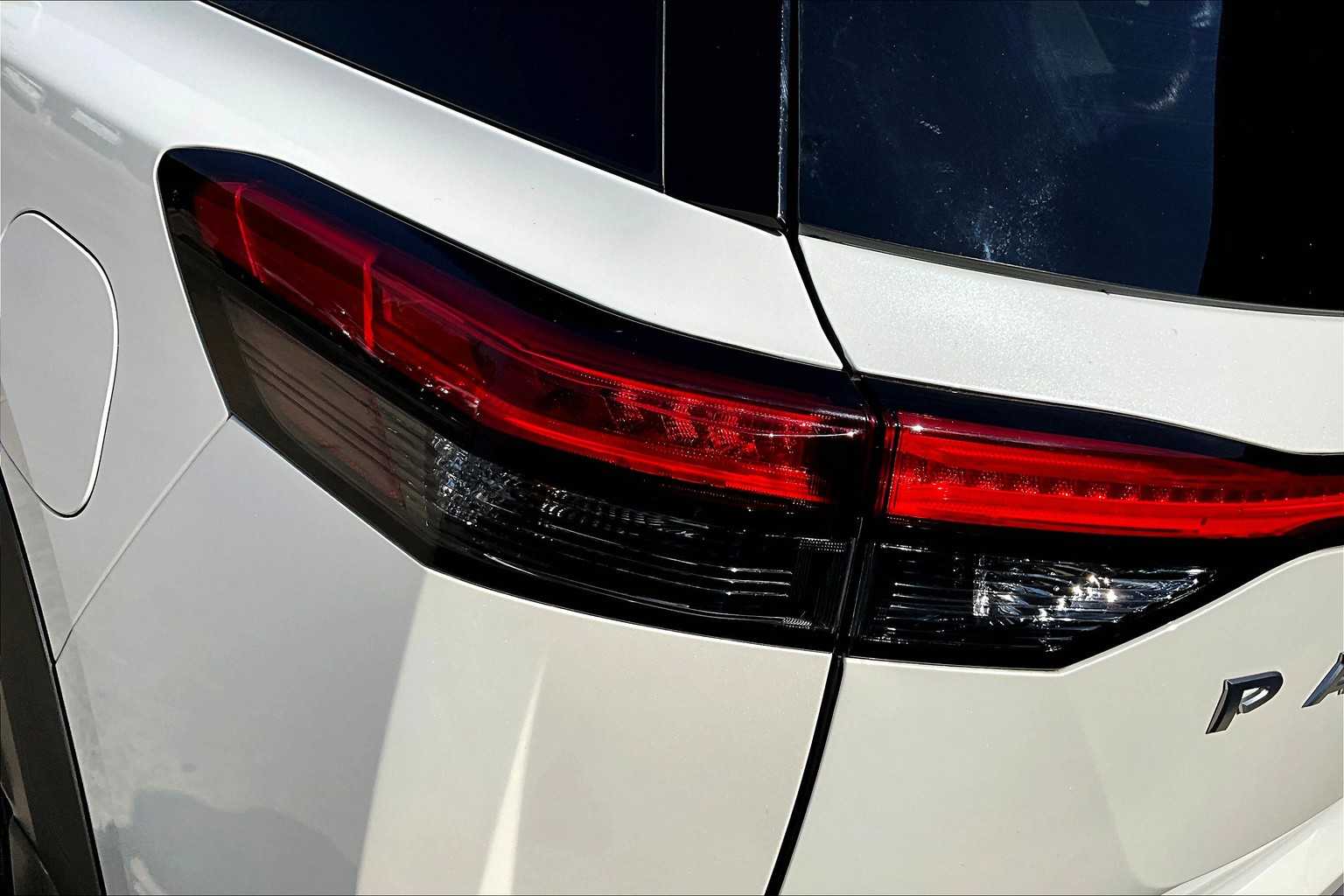 2024 Nissan Pathfinder SL Pearl White Tricoat at Turner Chevrolet