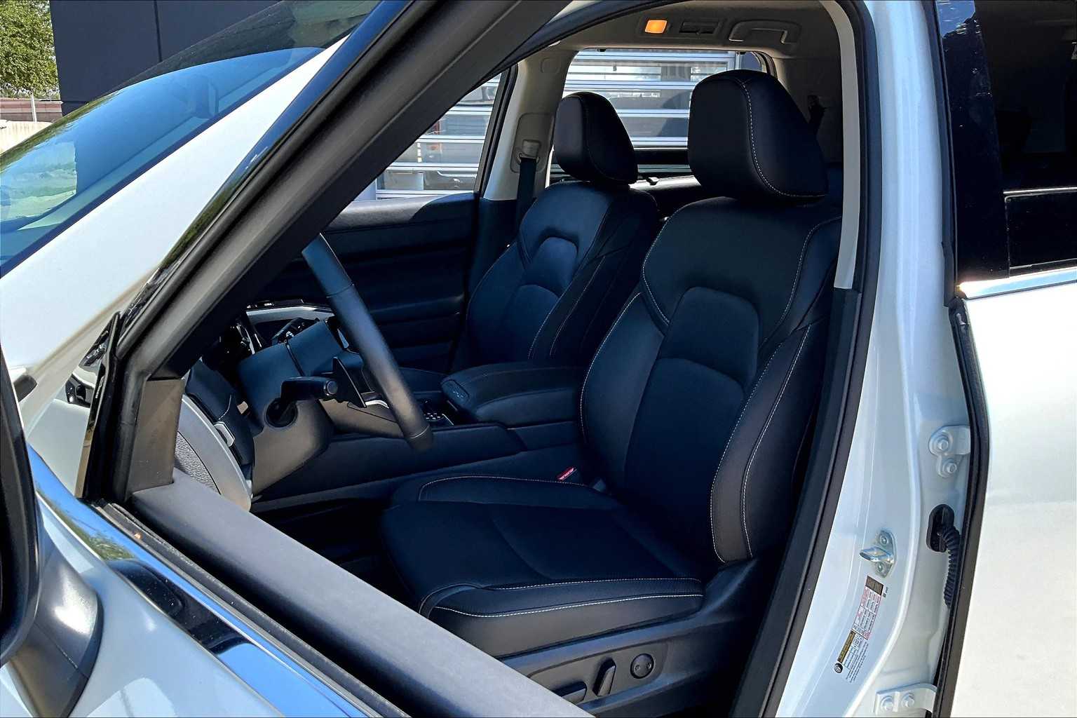 2024 Nissan Pathfinder SL Pearl White Tricoat at Turner Chevrolet