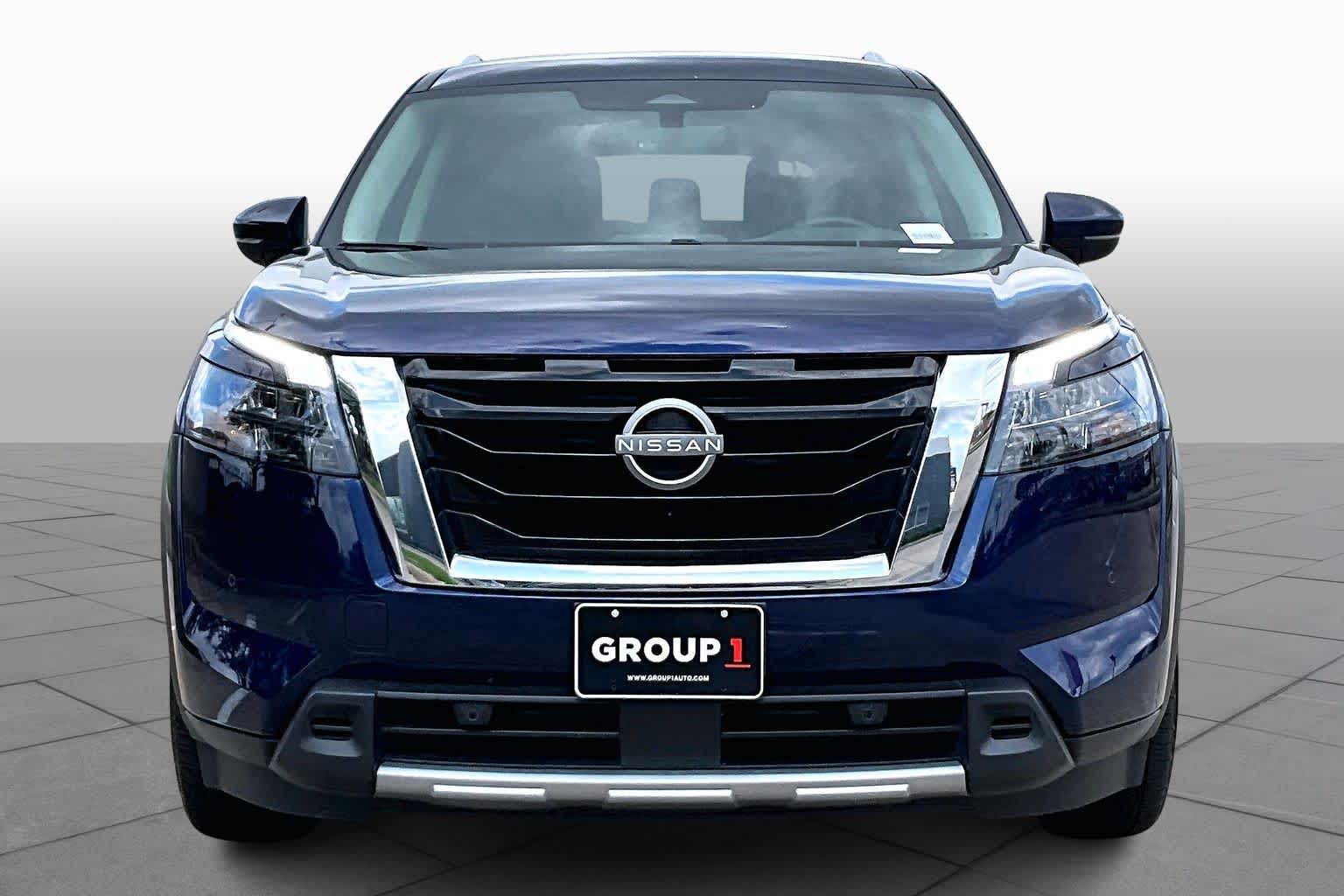 2025 Nissan Pathfinder SL - 3