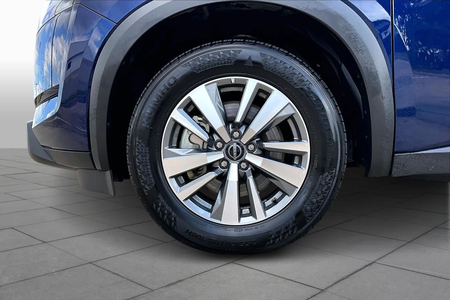 2025 Nissan Pathfinder SL - 10