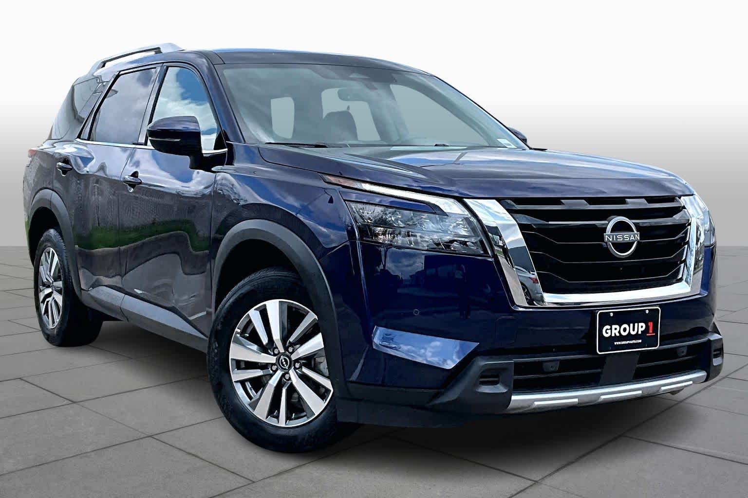 2025 Nissan Pathfinder SL - 2