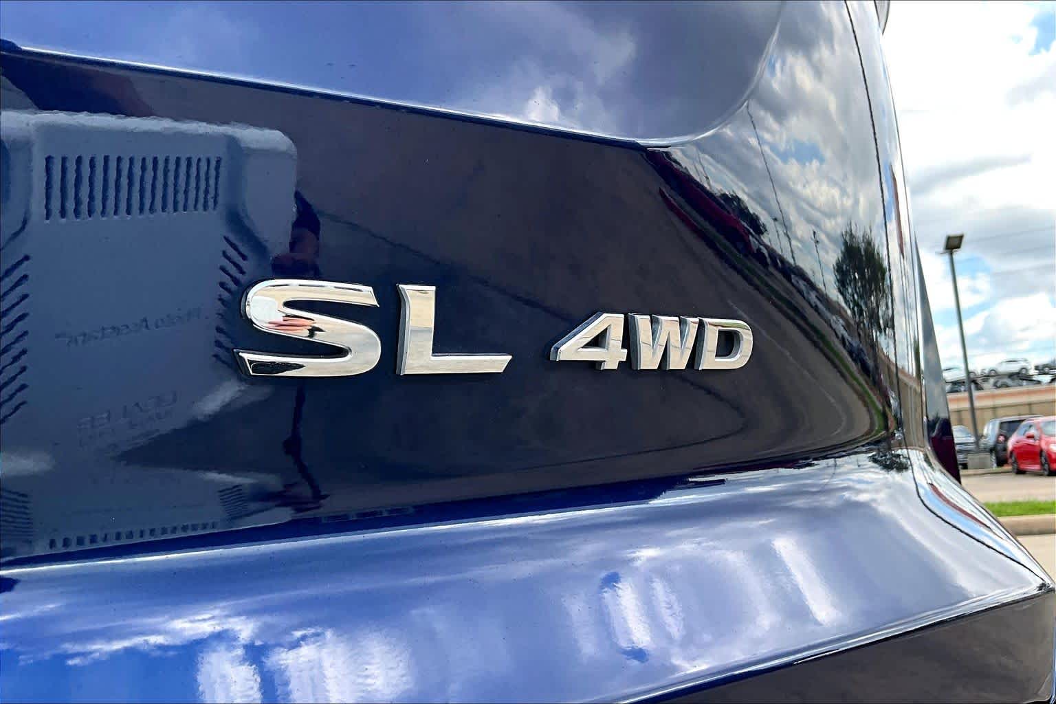 2025 Nissan Pathfinder SL - 9