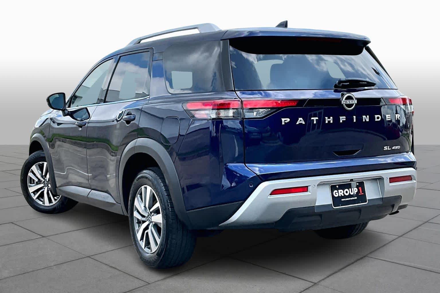 2025 Nissan Pathfinder SL - 11