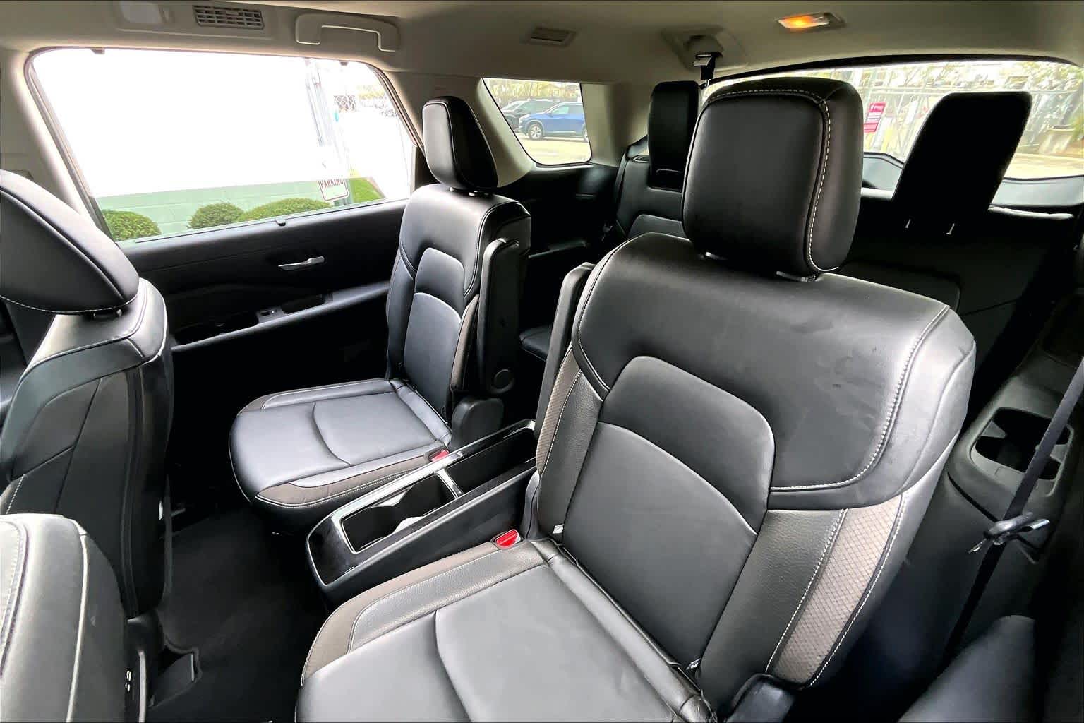 2024 Nissan Pathfinder SL Pearl White Tricoat/Super Black at Sterling McCall Nissan