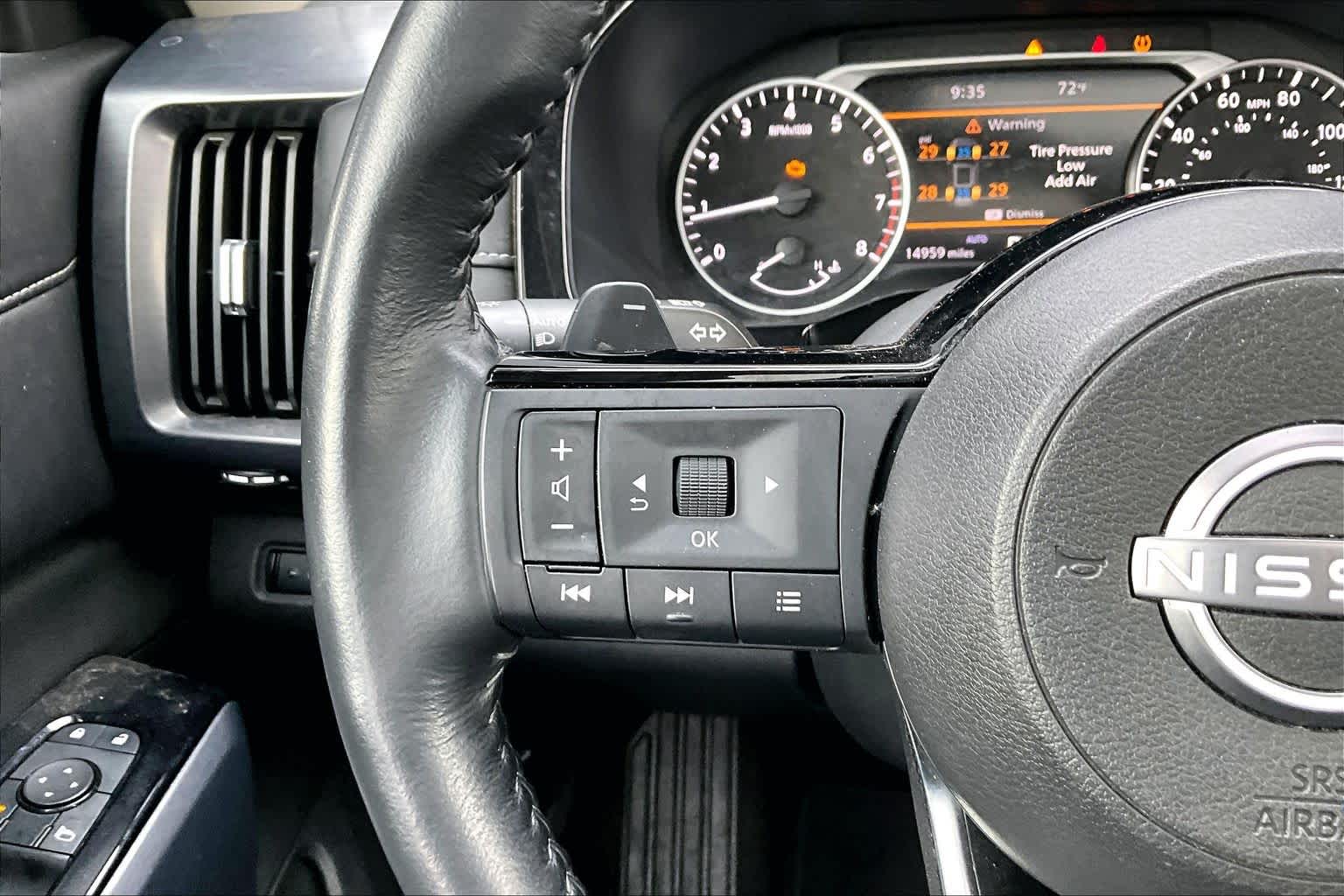 2024 Nissan Pathfinder SL Pearl White Tricoat/Super Black at Sterling McCall Nissan