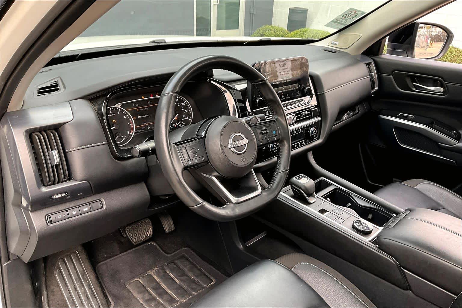 2024 Nissan Pathfinder SL Pearl White Tricoat/Super Black at Sterling McCall Nissan