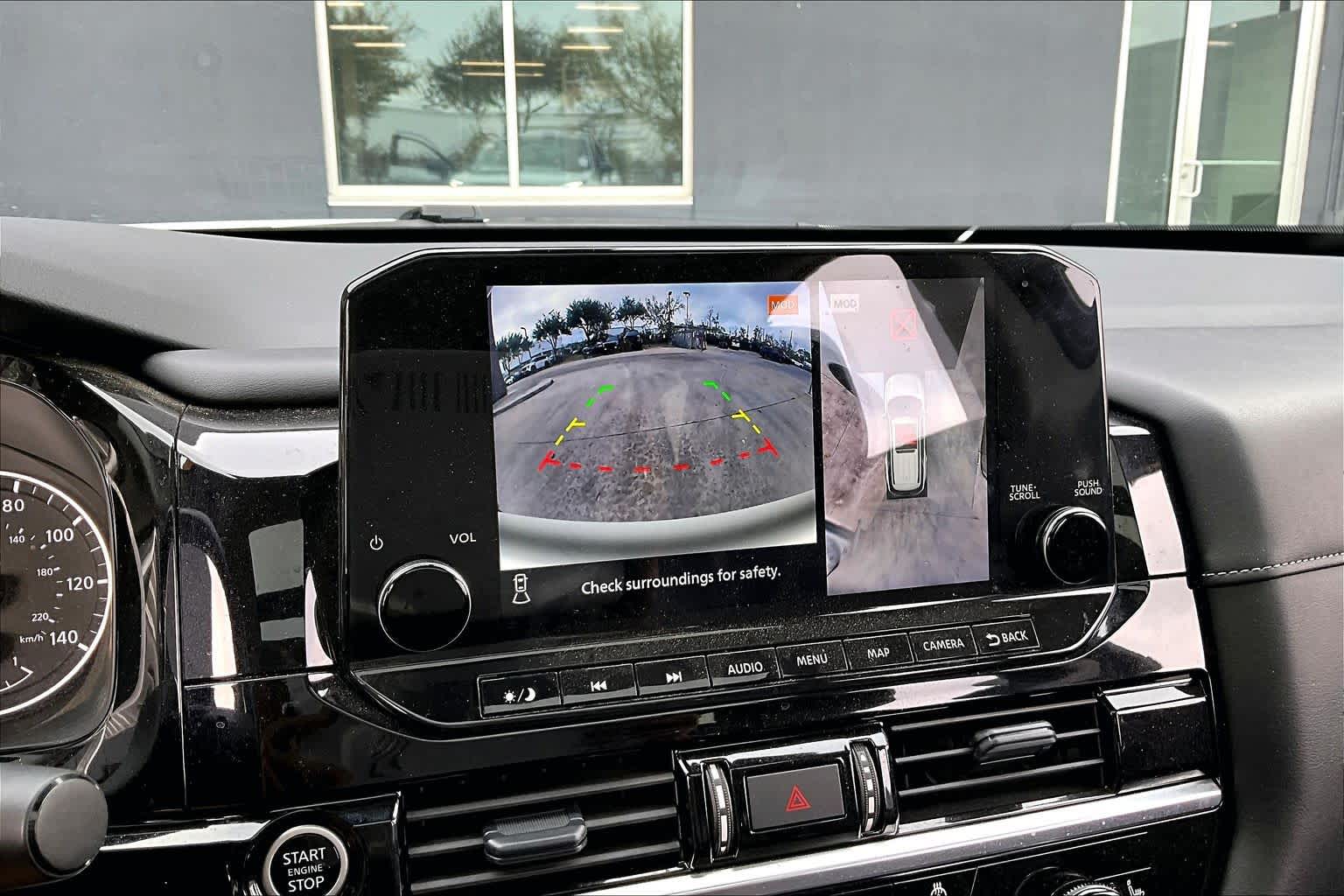 2024 Nissan Pathfinder SL Pearl White Tricoat/Super Black at Sterling McCall Nissan