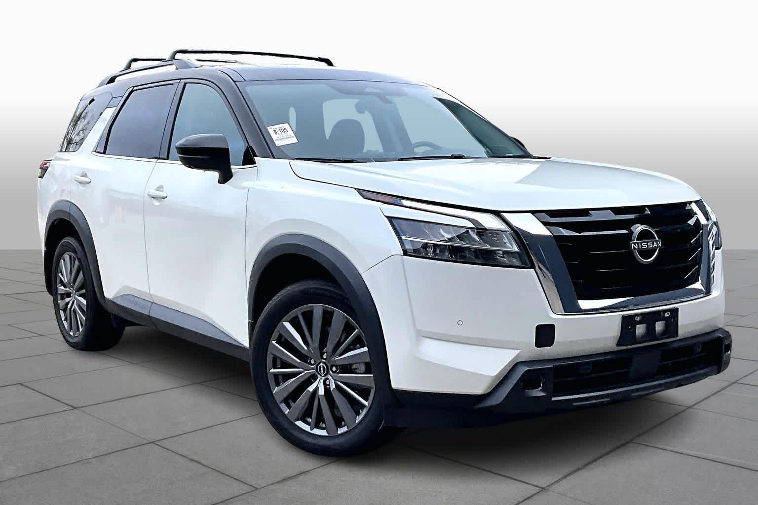 2024 Nissan Pathfinder SL Pearl White Tricoat/Super Black at Sterling McCall Nissan