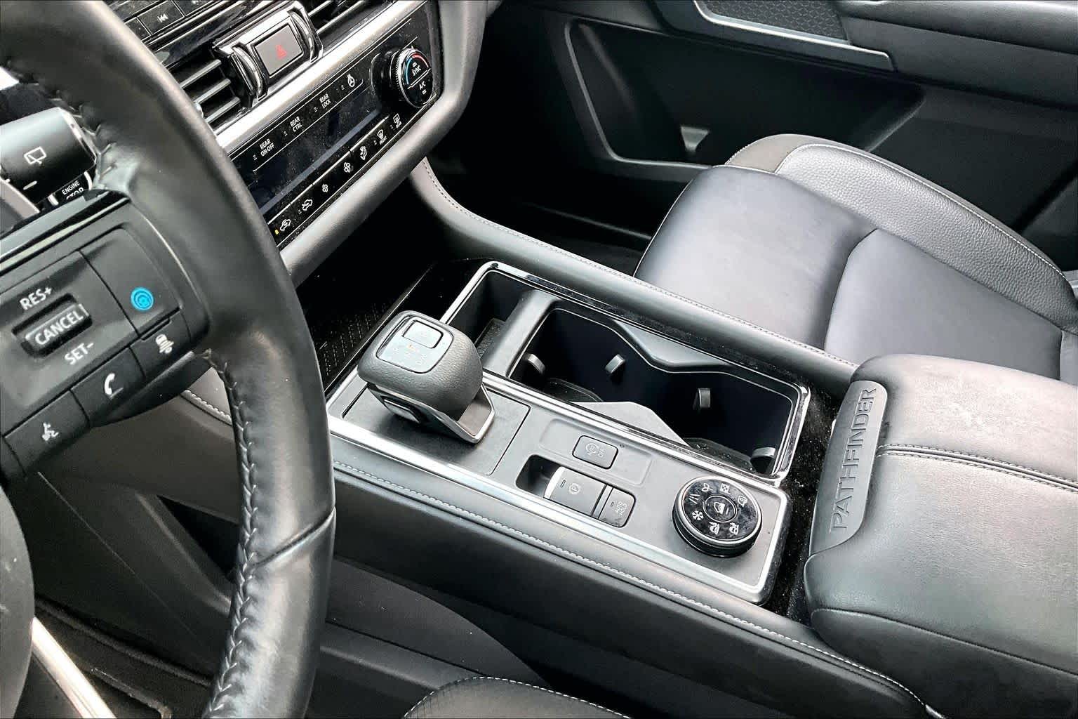 2024 Nissan Pathfinder SL Pearl White Tricoat/Super Black at Sterling McCall Nissan