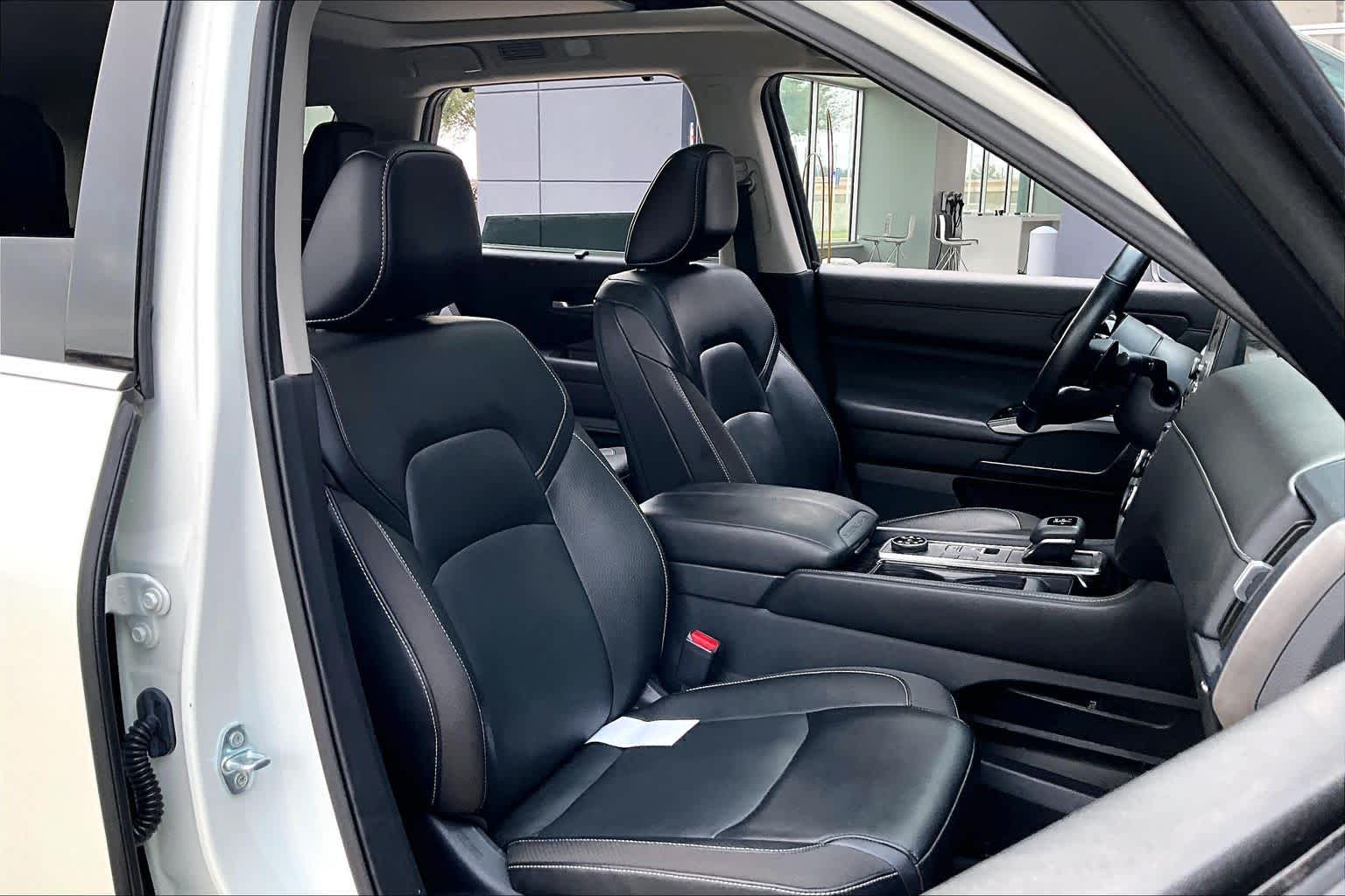 2024 Nissan Pathfinder SL Pearl White Tricoat/Super Black at Sterling McCall Nissan