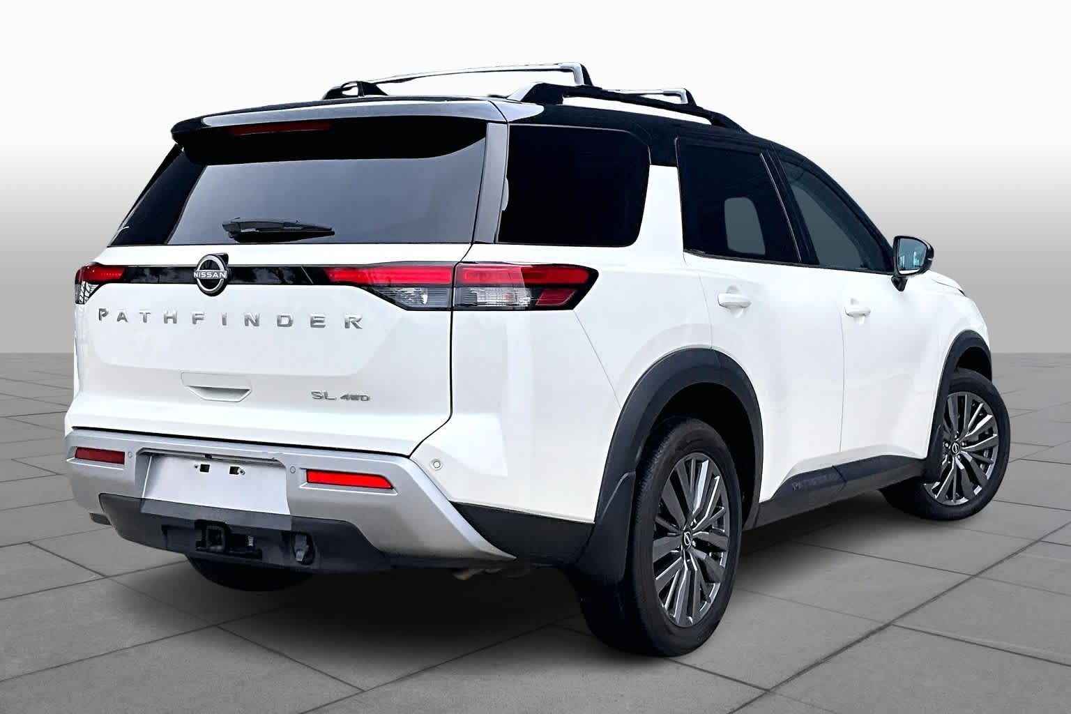 2024 Nissan Pathfinder SL Pearl White Tricoat/Super Black at Sterling McCall Nissan