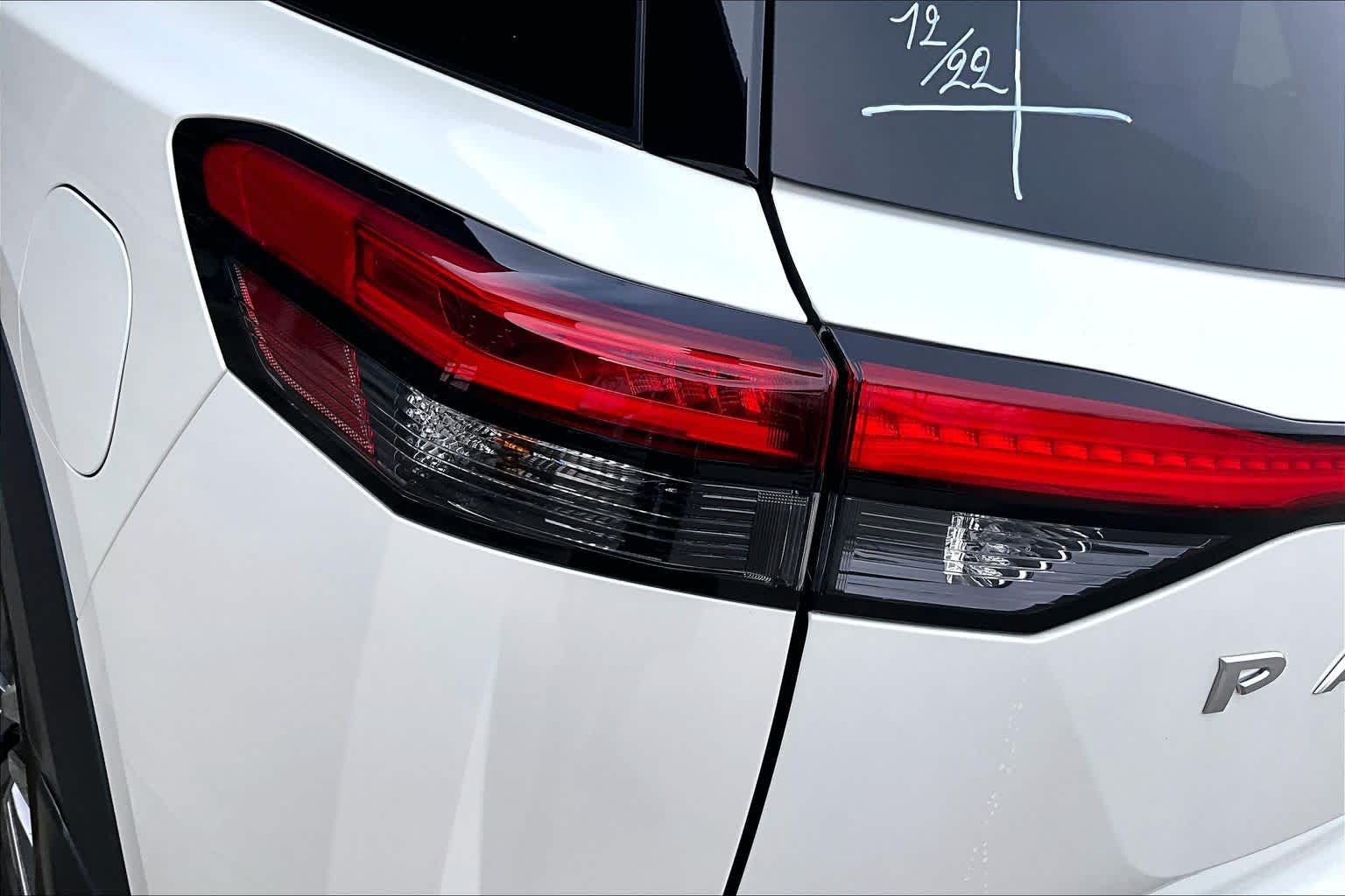 2024 Nissan Pathfinder SL Pearl White Tricoat/Super Black at Sterling McCall Nissan