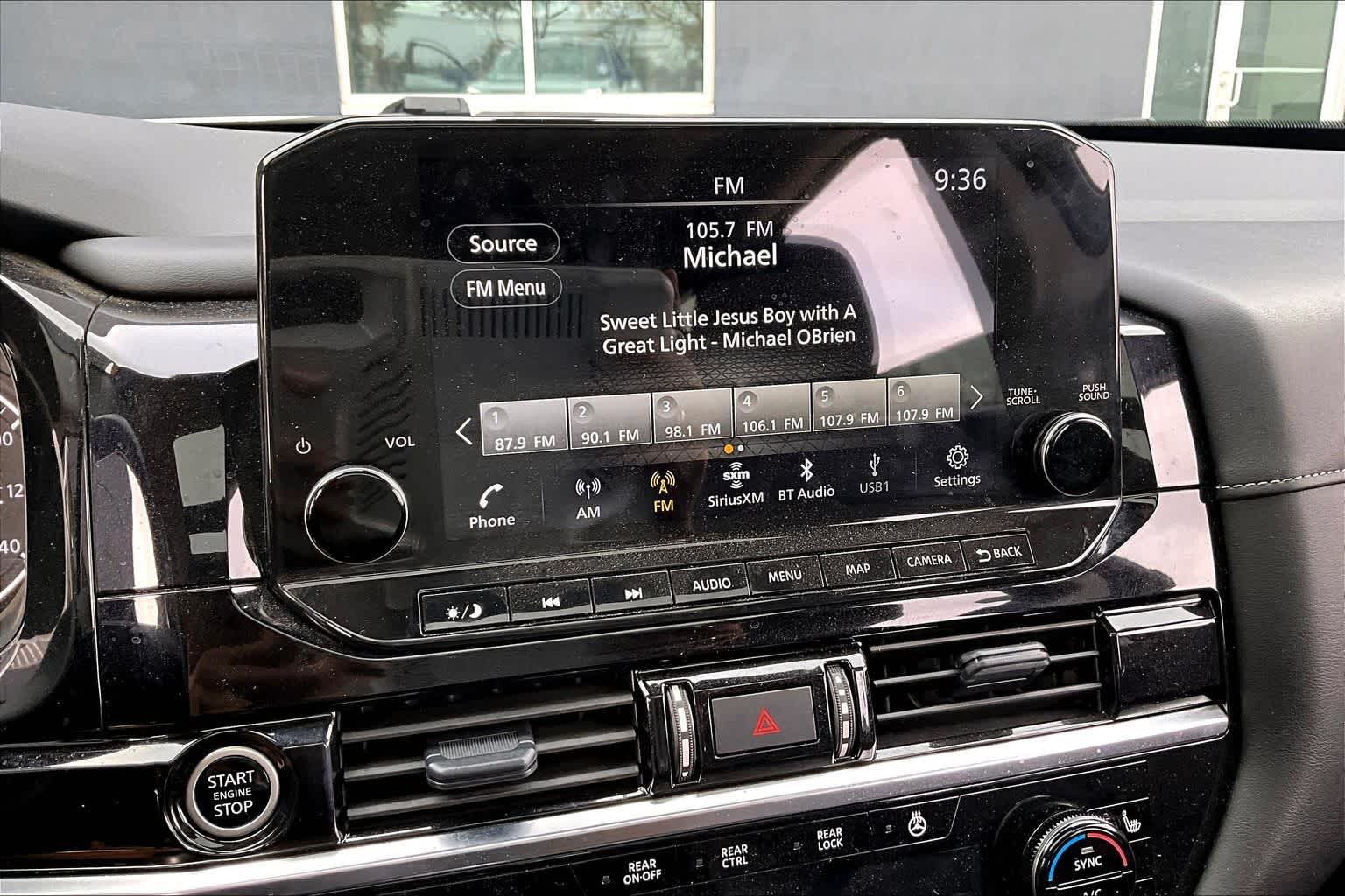 2024 Nissan Pathfinder SL Pearl White Tricoat/Super Black at Sterling McCall Nissan