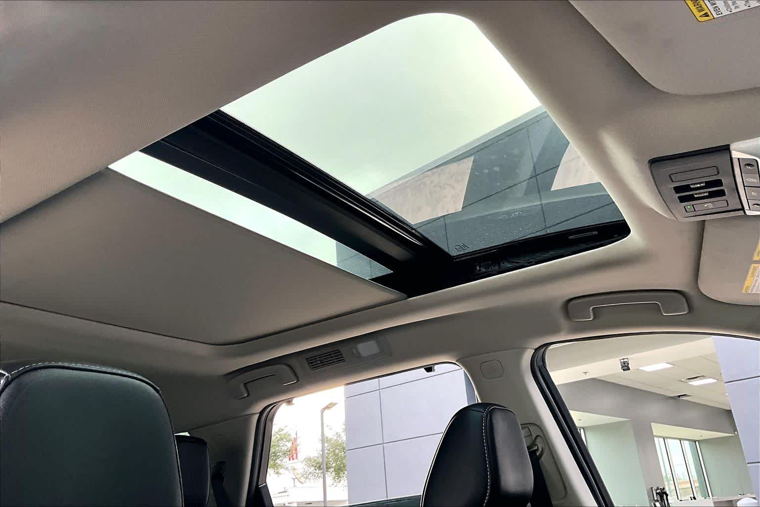 2024 Nissan Pathfinder SL Pearl White Tricoat/Super Black at Sterling McCall Nissan