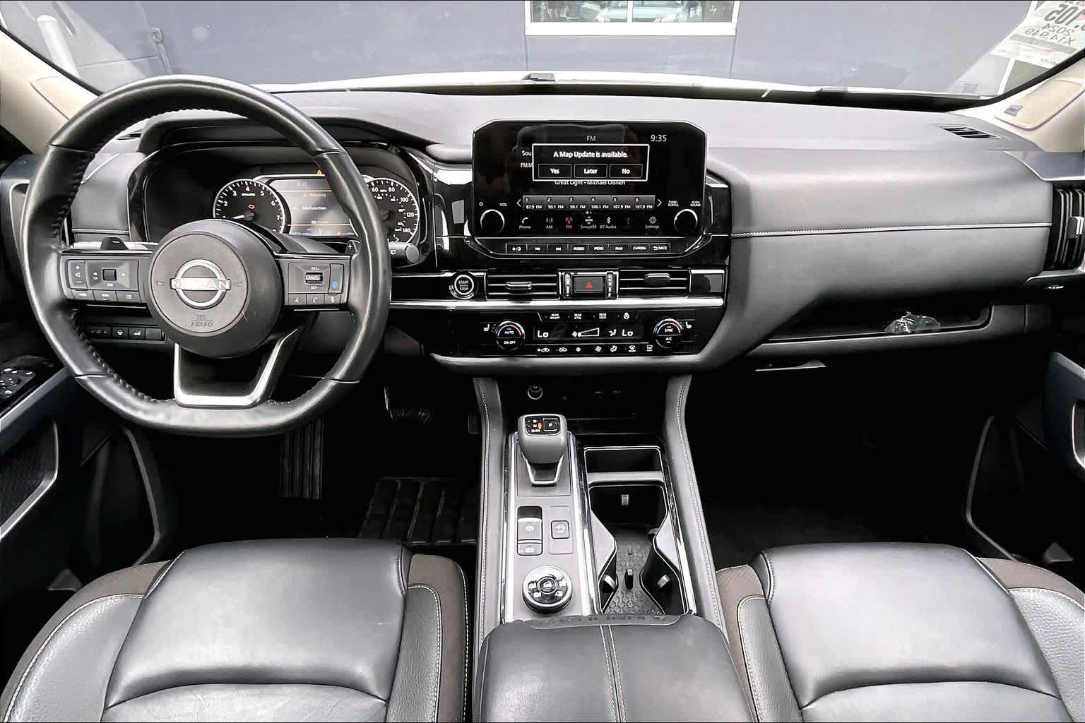 2024 Nissan Pathfinder SL Pearl White Tricoat/Super Black at Sterling McCall Nissan