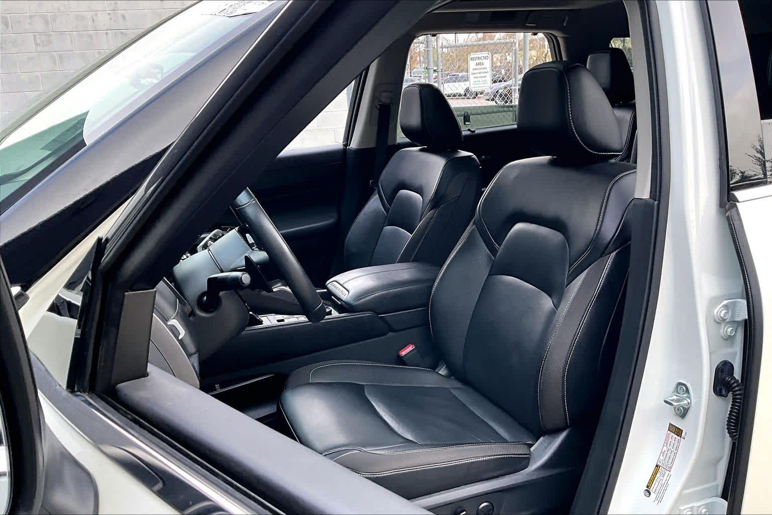 2024 Nissan Pathfinder SL Pearl White Tricoat/Super Black at Sterling McCall Nissan