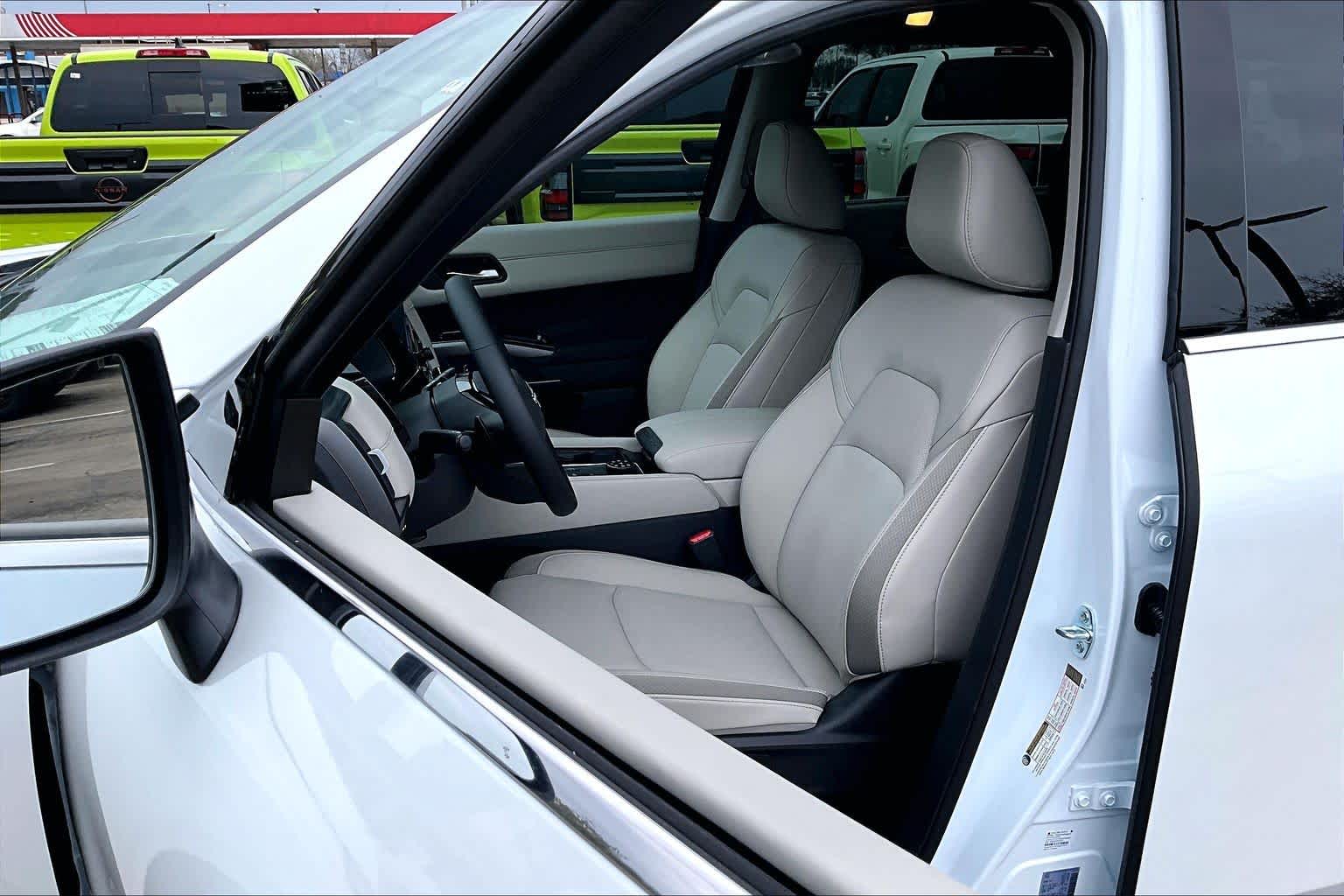 2026 Nissan Pathfinder SL Everest White Pearl Tricoat at Sterling McCall Nissan