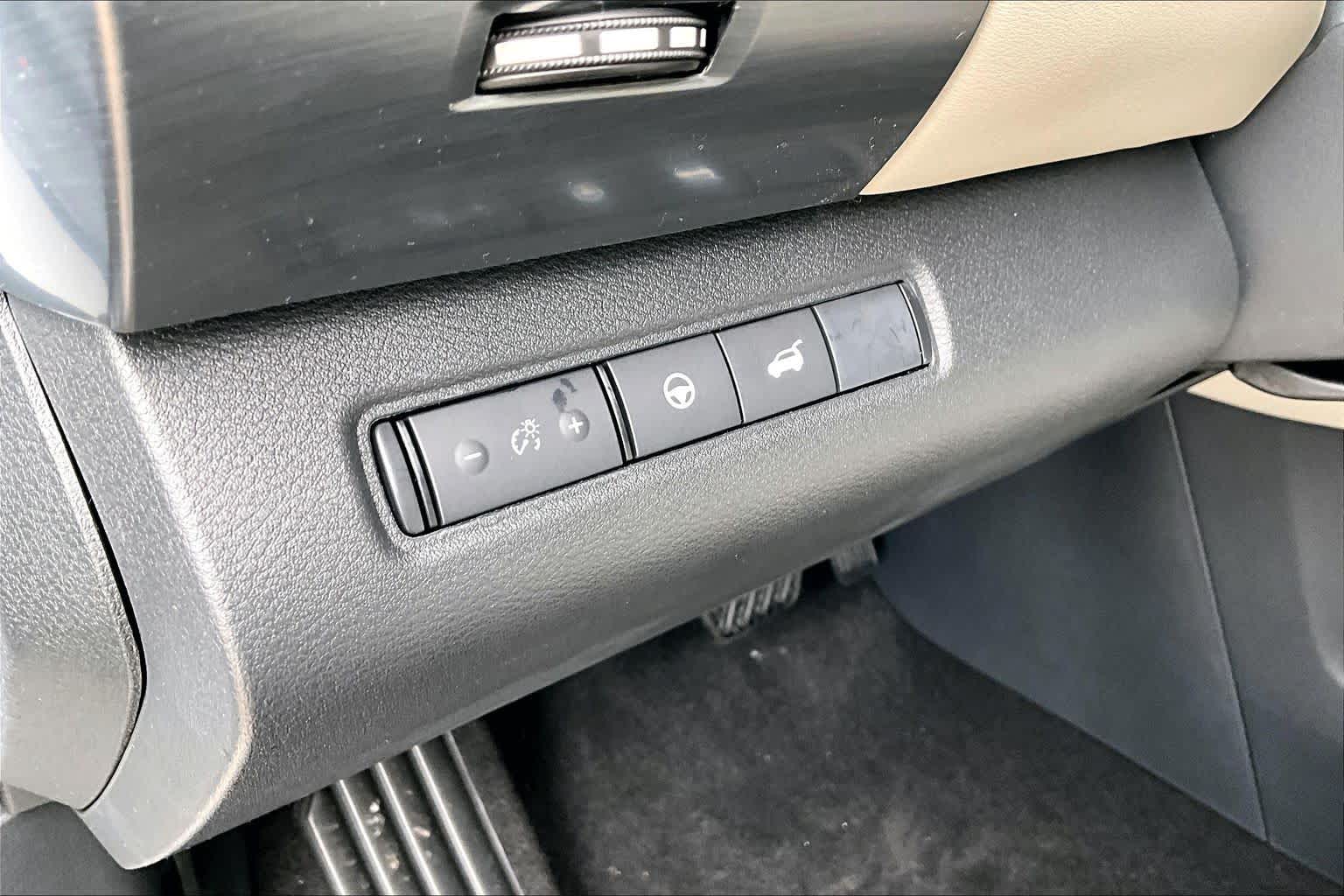 2026 Nissan Pathfinder SL Everest White Pearl Tricoat at Sterling McCall Nissan