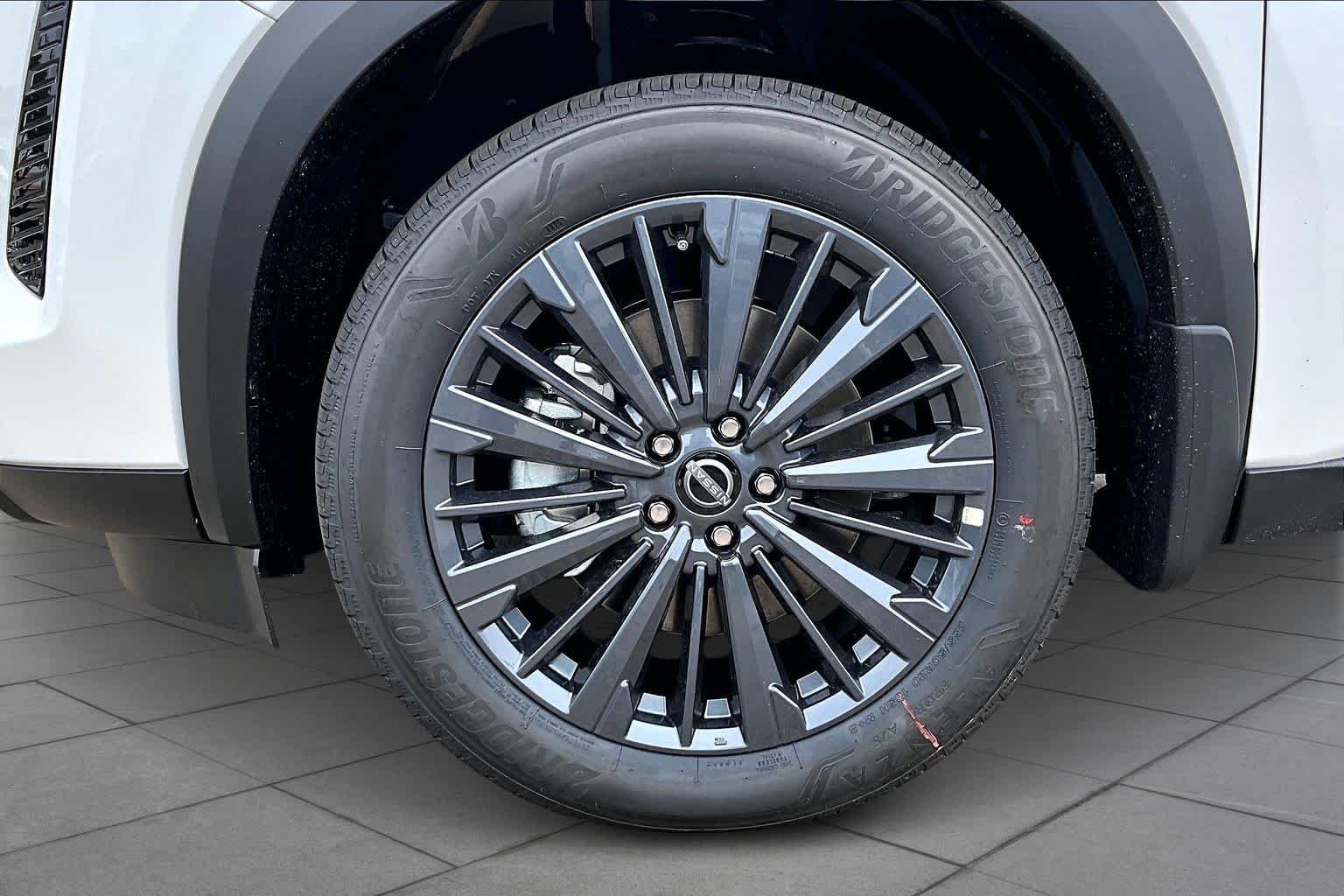 2026 Nissan Pathfinder SL Everest White Pearl Tricoat at Sterling McCall Nissan