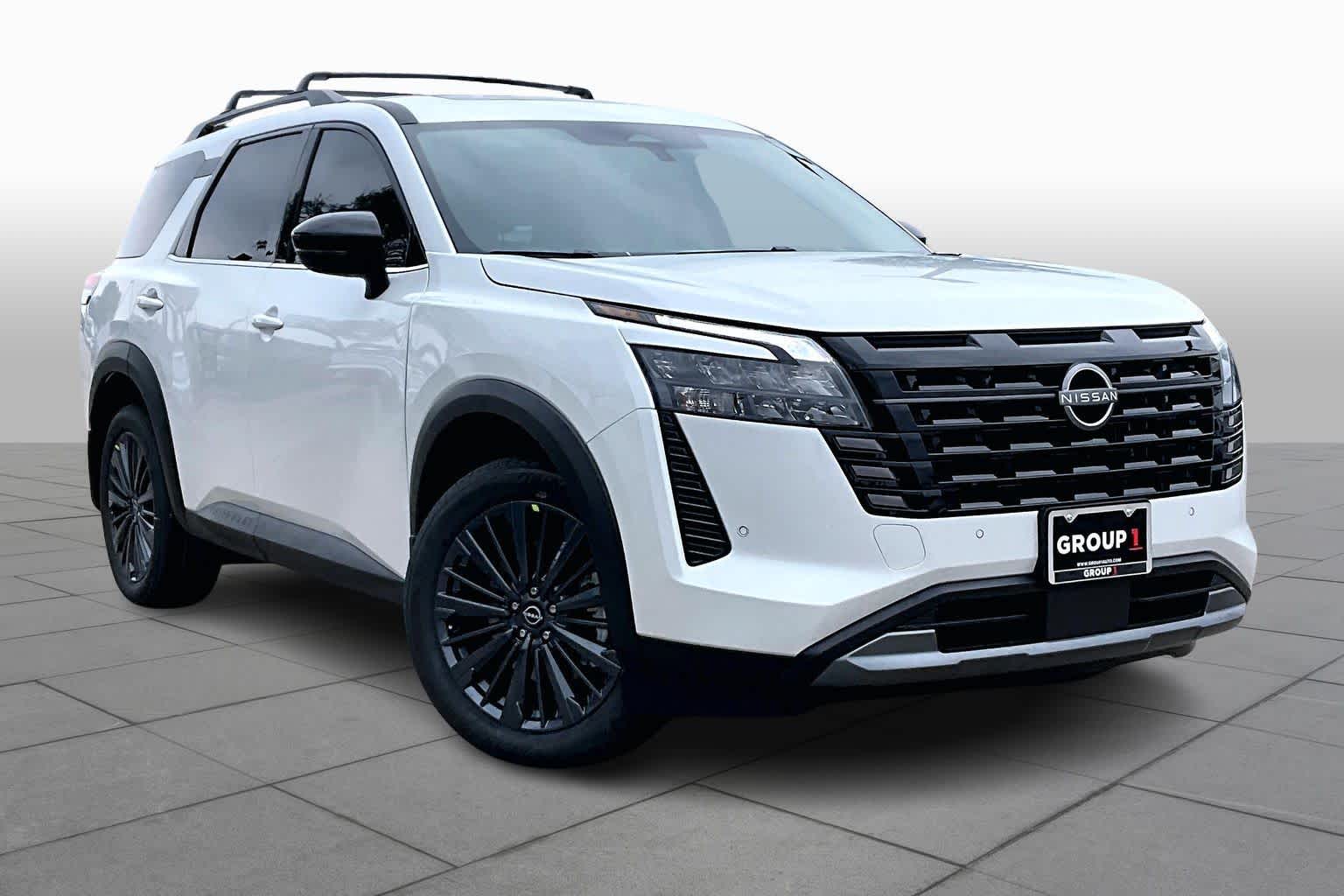 2026 Nissan Pathfinder SL Everest White Pearl Tricoat at Sterling McCall Nissan
