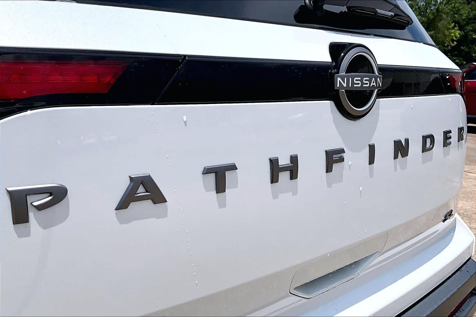 2026 Nissan Pathfinder SL Everest White Pearl Tricoat at Mac Haik Ford