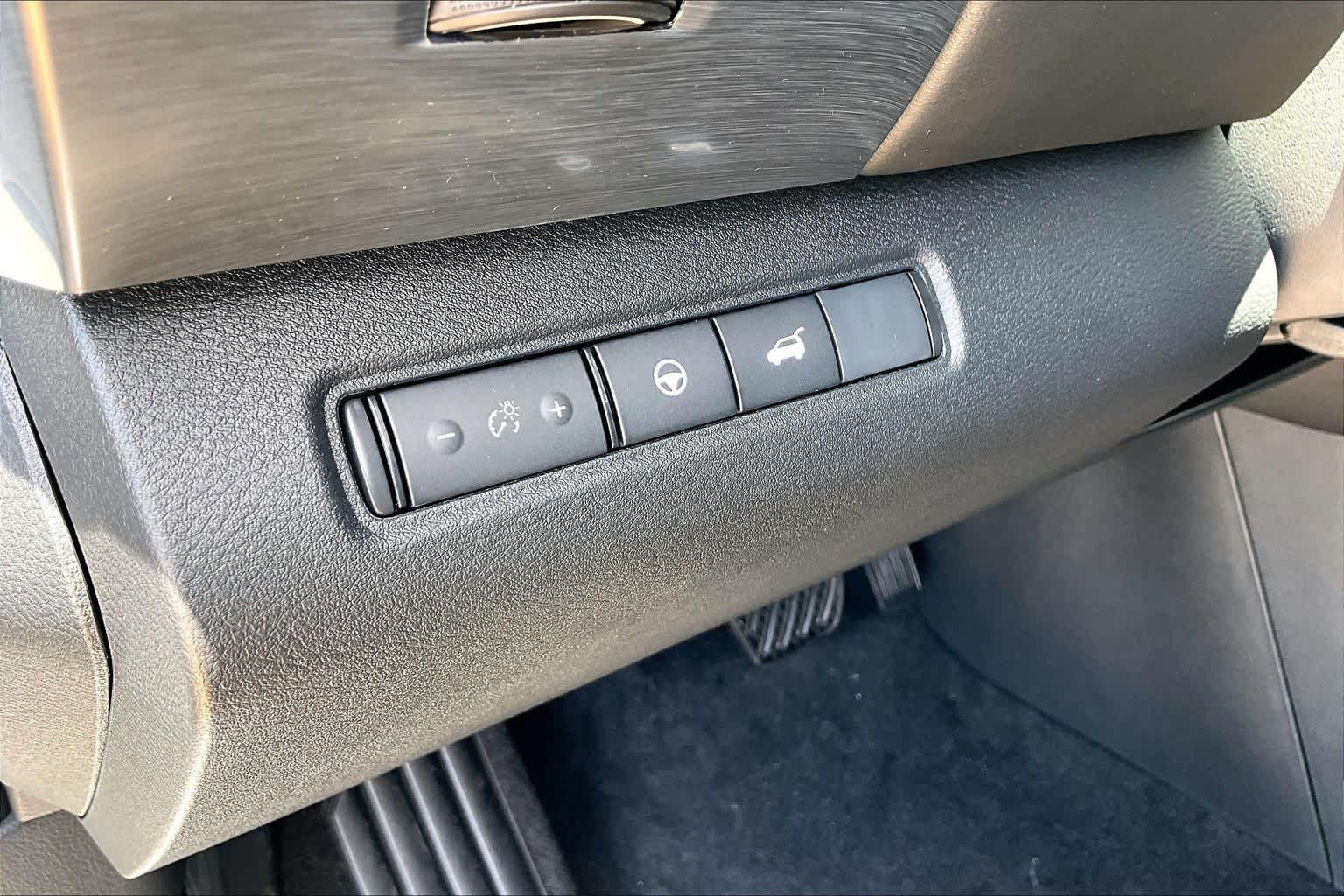 2026 Nissan Pathfinder SL Everest White Pearl Tricoat at Mac Haik Ford