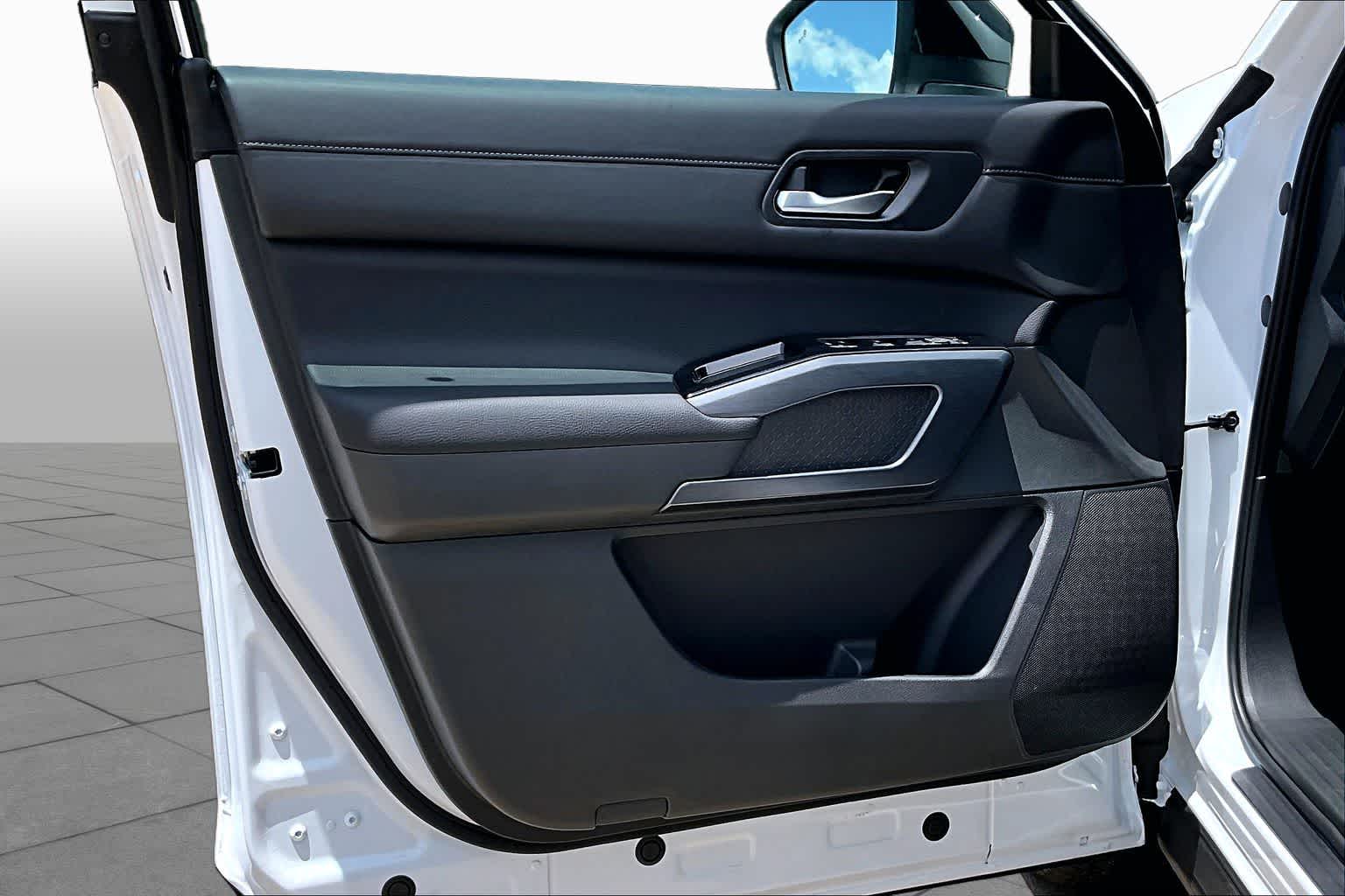 2026 Nissan Pathfinder SL Everest White Pearl Tricoat at Mac Haik Ford