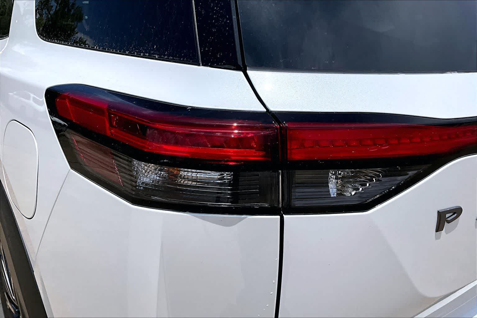 2026 Nissan Pathfinder SL Everest White Pearl Tricoat at Mac Haik Ford