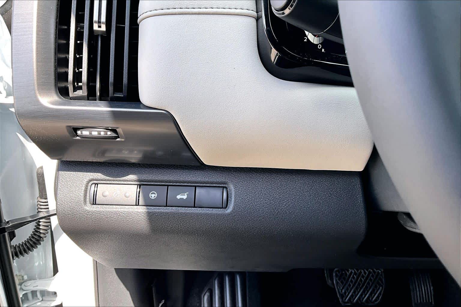 2026 Nissan Pathfinder SL Everest White Pearl Tricoat at Sterling McCall Nissan