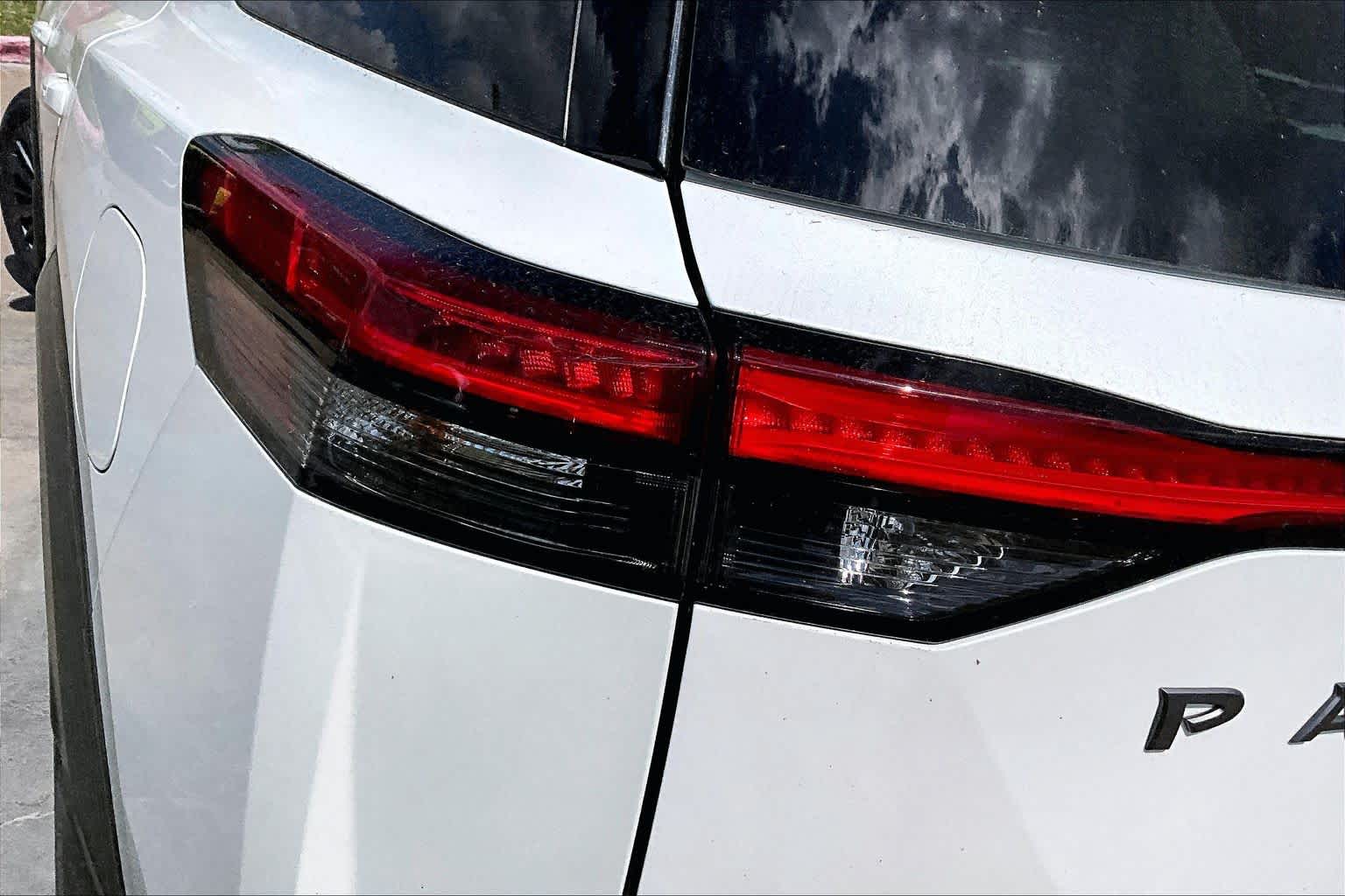 2026 Nissan Pathfinder SL Everest White Pearl Tricoat at Sterling McCall Nissan