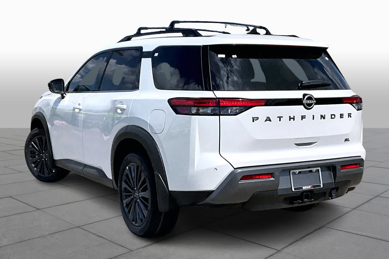 2026 Nissan Pathfinder SL Everest White Pearl Tricoat at Sterling McCall Nissan