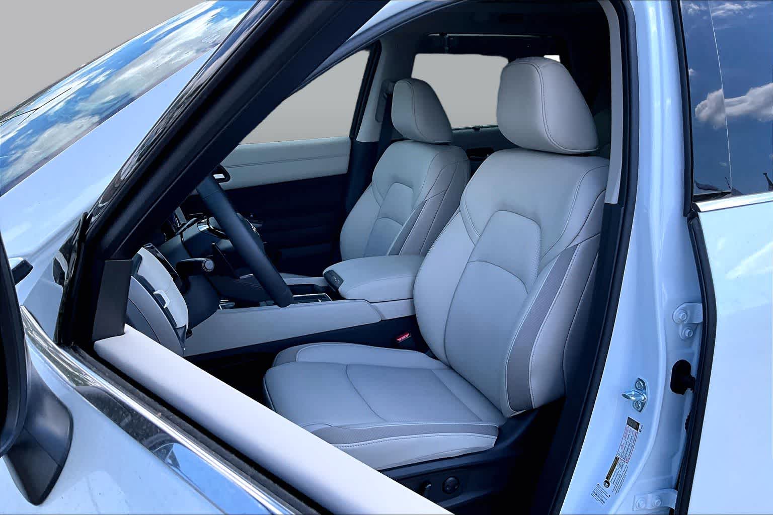 2026 Nissan Pathfinder SL Everest White Pearl Tricoat at Sterling McCall Nissan