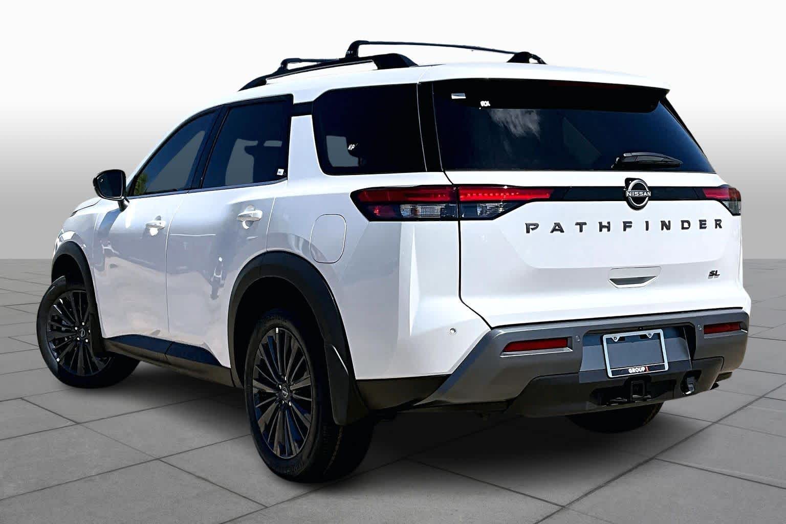 2026 Nissan Pathfinder SL Everest White Pearl Tricoat at Sterling McCall Nissan