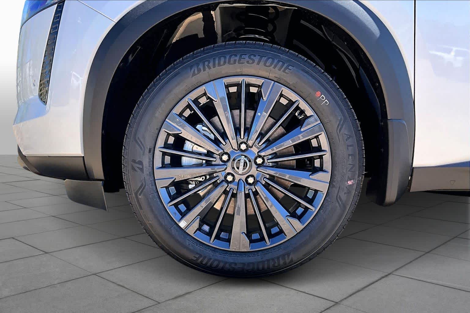 2026 Nissan Pathfinder SL Everest White Pearl Tricoat at Sterling McCall Nissan