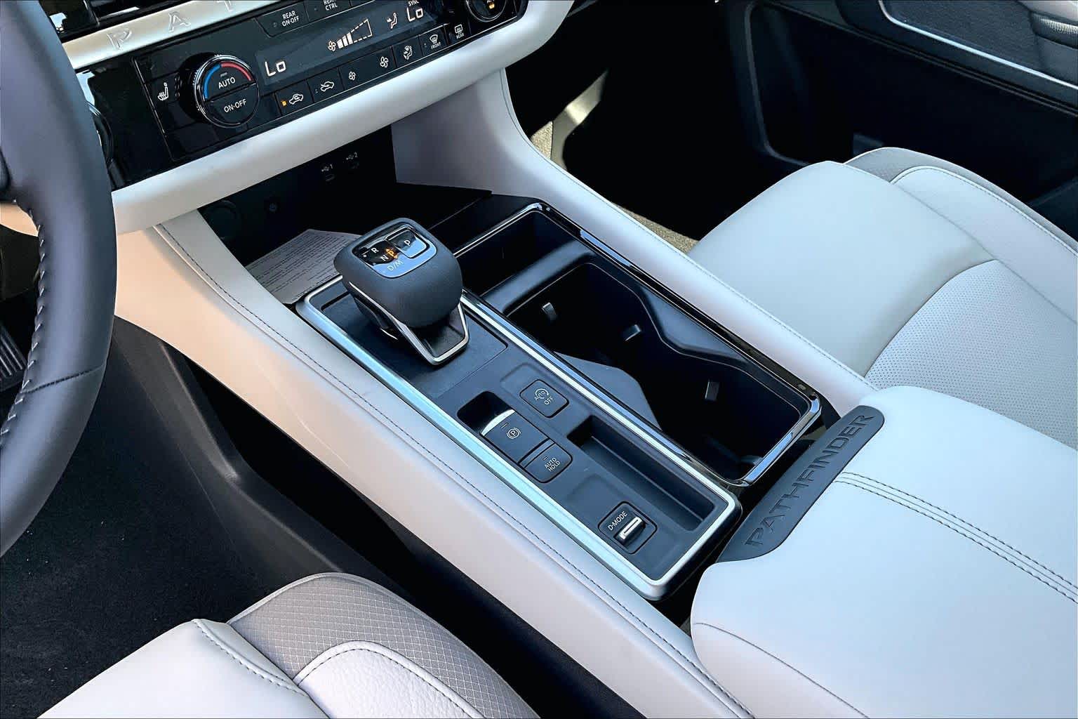 2026 Nissan Pathfinder SL Everest White Pearl Tricoat at Sterling McCall Nissan