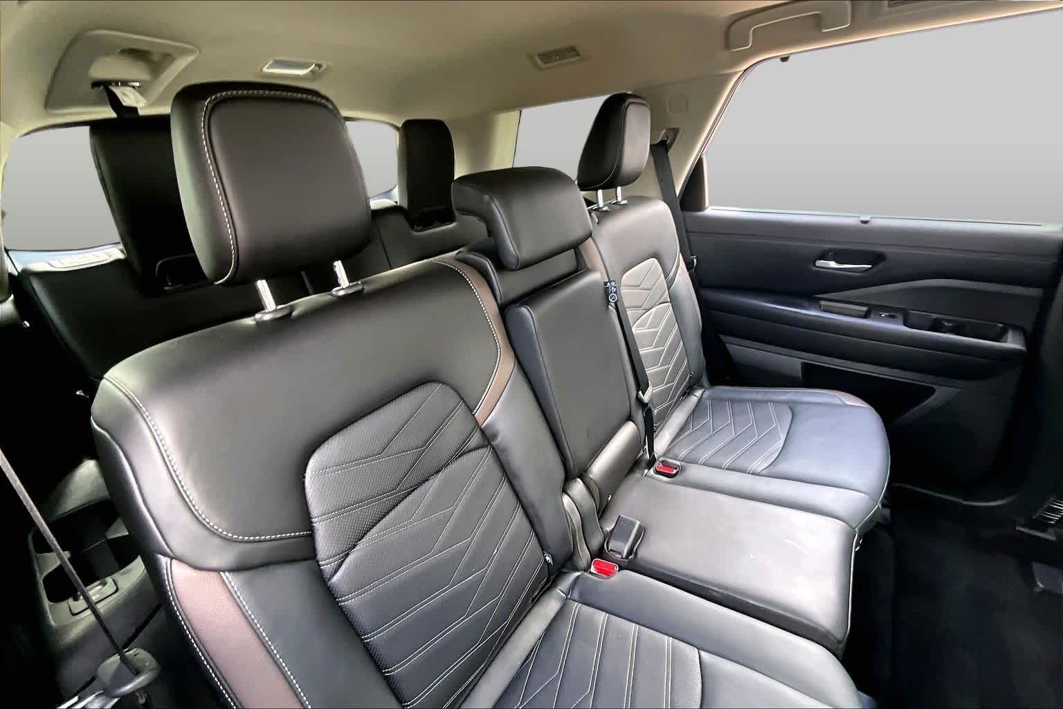 2024 Nissan Pathfinder Platinum Pearl White Tricoat/Super Black at Honda of Clear Lake